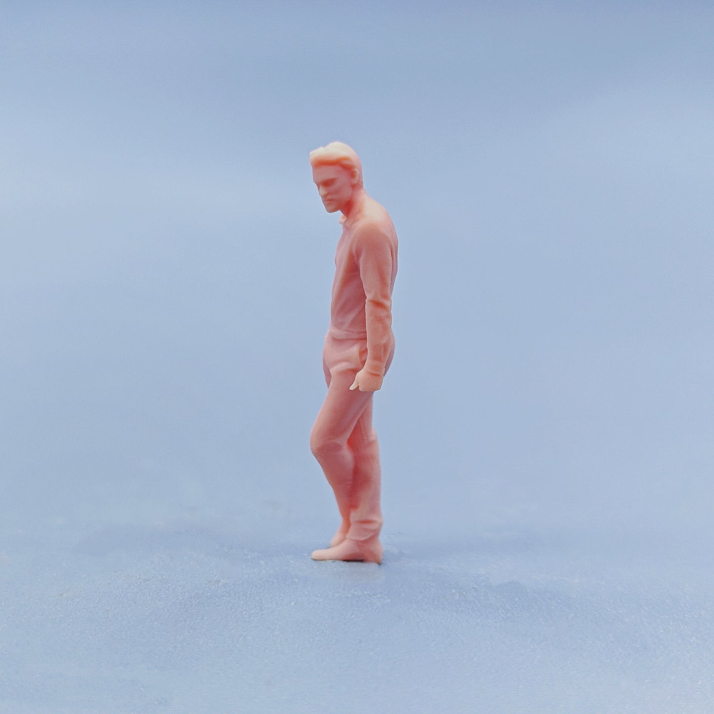 1/64 1/43 Figurines Scale Model Resin Men Standing with Crossed Feet Uncolored Miniatures Diorama Hand-painted D316