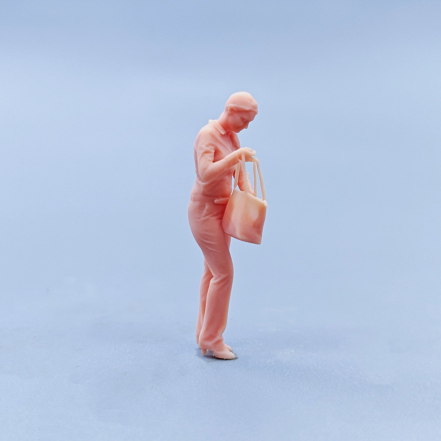 1/64 1/43 Figurines Scale Model Resin The Woman Lower Head and Grab Something Uncolored Miniatures Diorama Hand-painted D517
