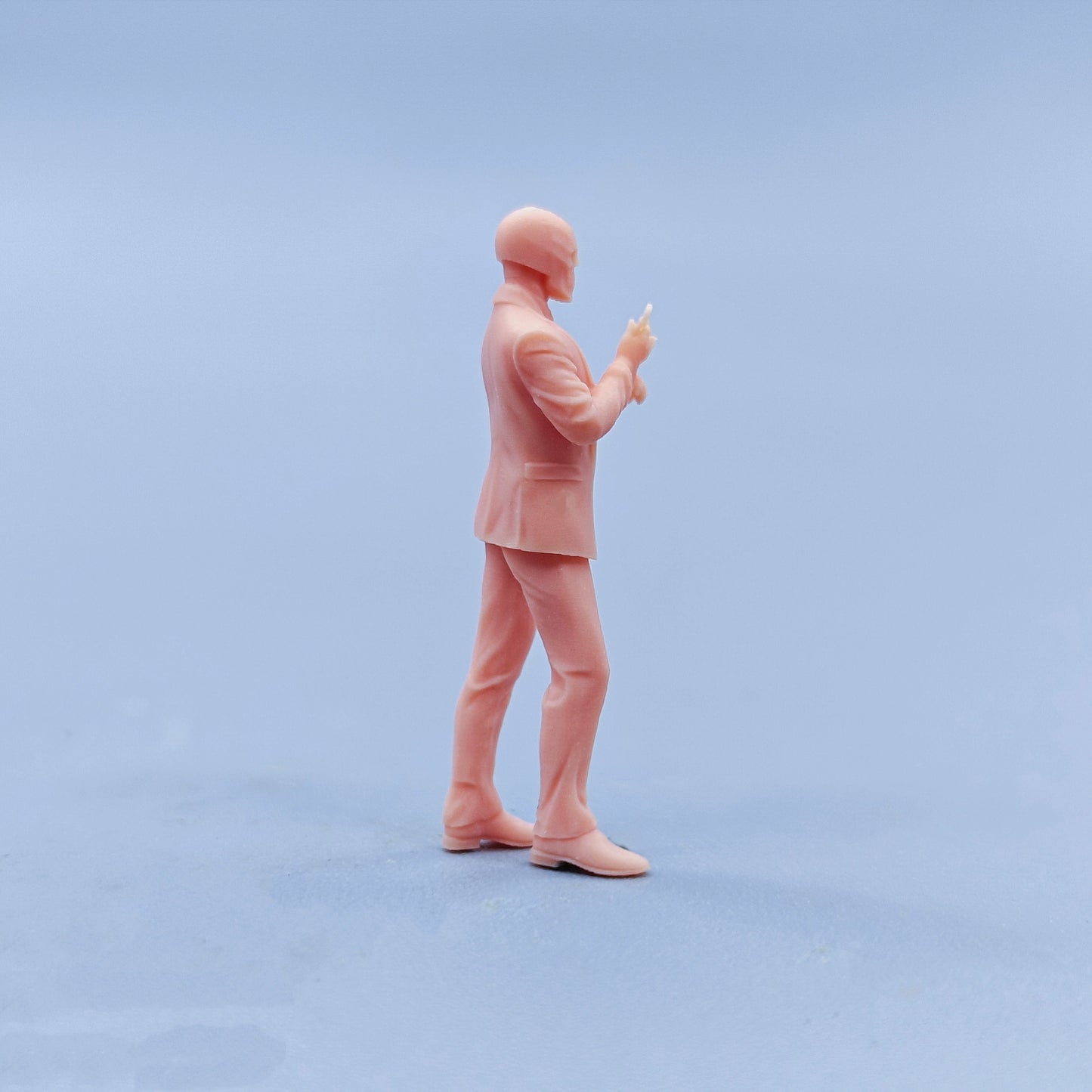 1/64 1/43 Figurines Scale Model Resin Mask Pliers Man Uncolored Miniatures Diorama Hand-painted D511