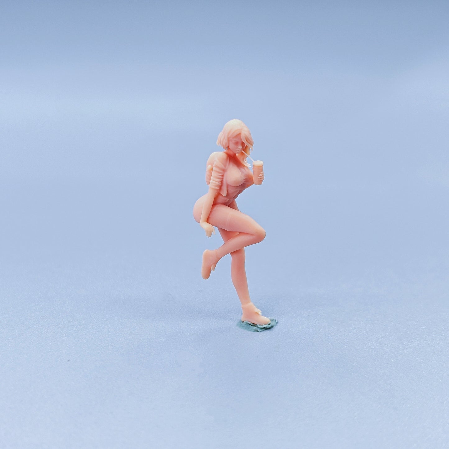 1/64 1/43 Figurines Scale Model Resin Spider Girl Drinking Milk Tea Uncolored Miniatures Diorama Hand-painted C127
