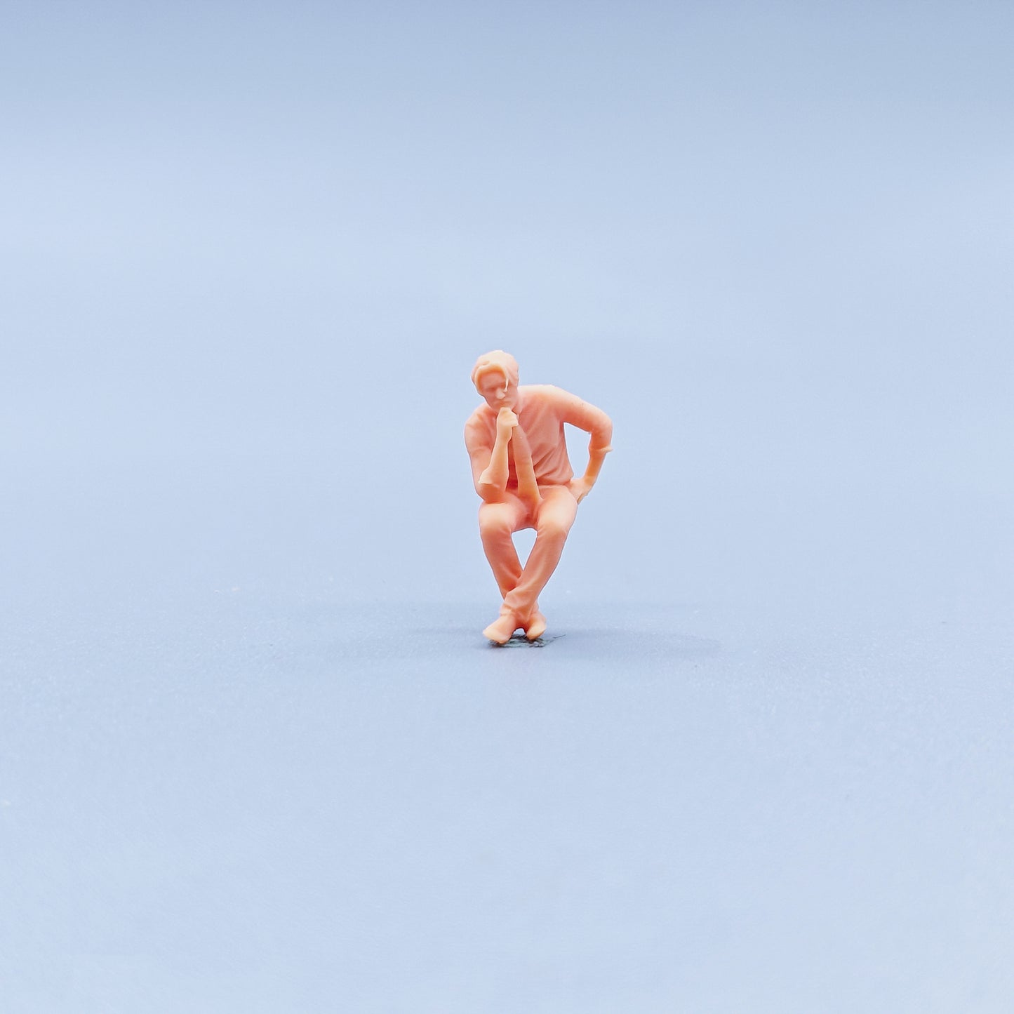 1/64 1/43 Figurines Scale Model Resin Sitting in A Suit Thinking about Men Uncolored Miniatures Diorama Hand-painted C310