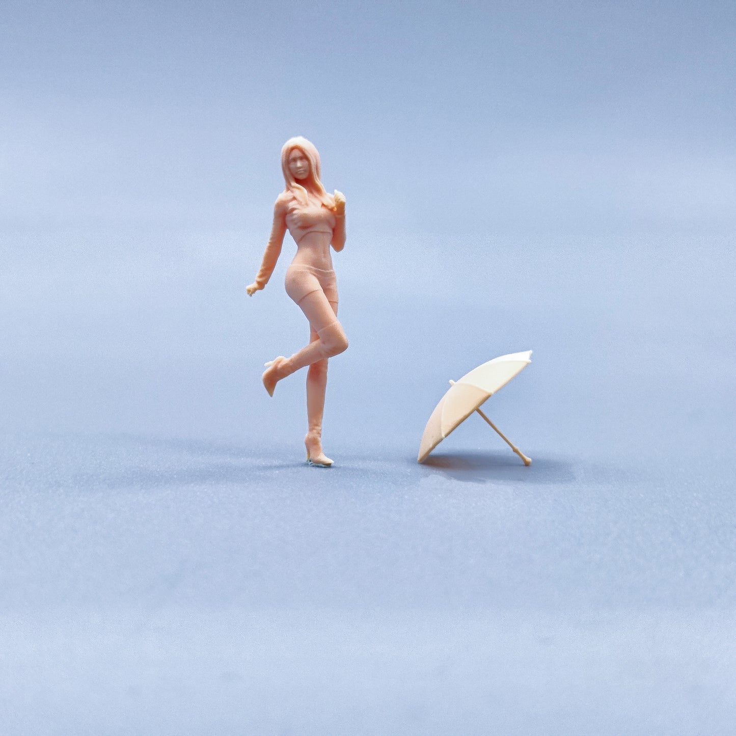 1/64 1/43 Figurines Scale Model Resin Long Boots Umbrella Racing Girl Uncolored Miniatures Diorama Hand-painted W401