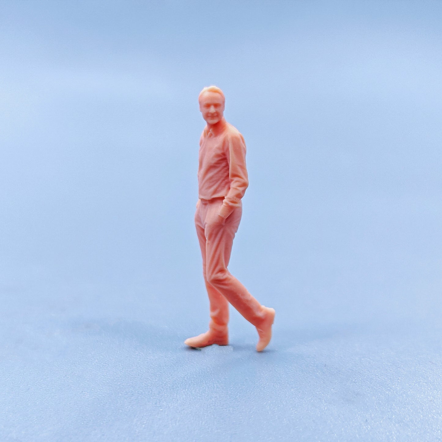 1/64 1/43 Figurines Scale Model Resin The Boss with Both Hands in His Pockets Uncolored Miniatures Diorama Hand-painted D421