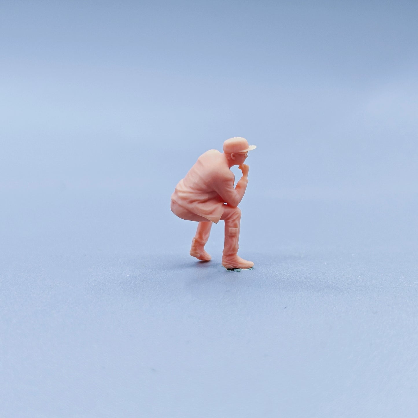 1/64 1/43 Figurines Scale Model Resin Sitting Man Wearing Glasses Uncolored Miniatures Diorama Hand-painted C208