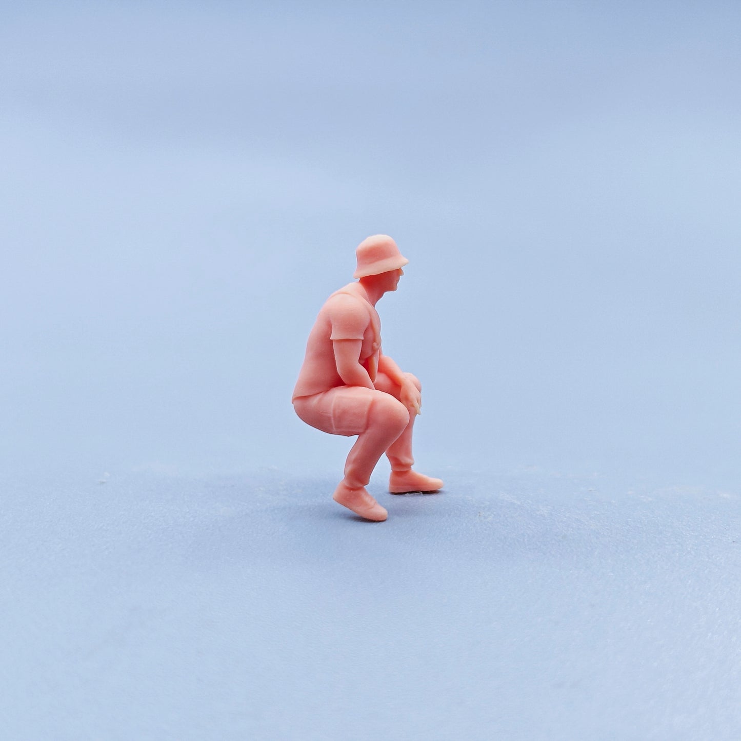1/64 1/43 Figurines Scale Model Resin Shoulder Bag Muscle Man Uncolored Miniatures Diorama Hand-painted D808