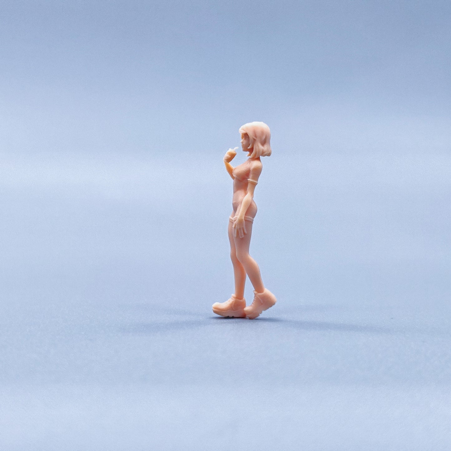 1/64 1/43 Figurines Scale Model Resin Drinking Milk Tea Walking Girl Uncolored Miniatures Diorama Hand-painted W336