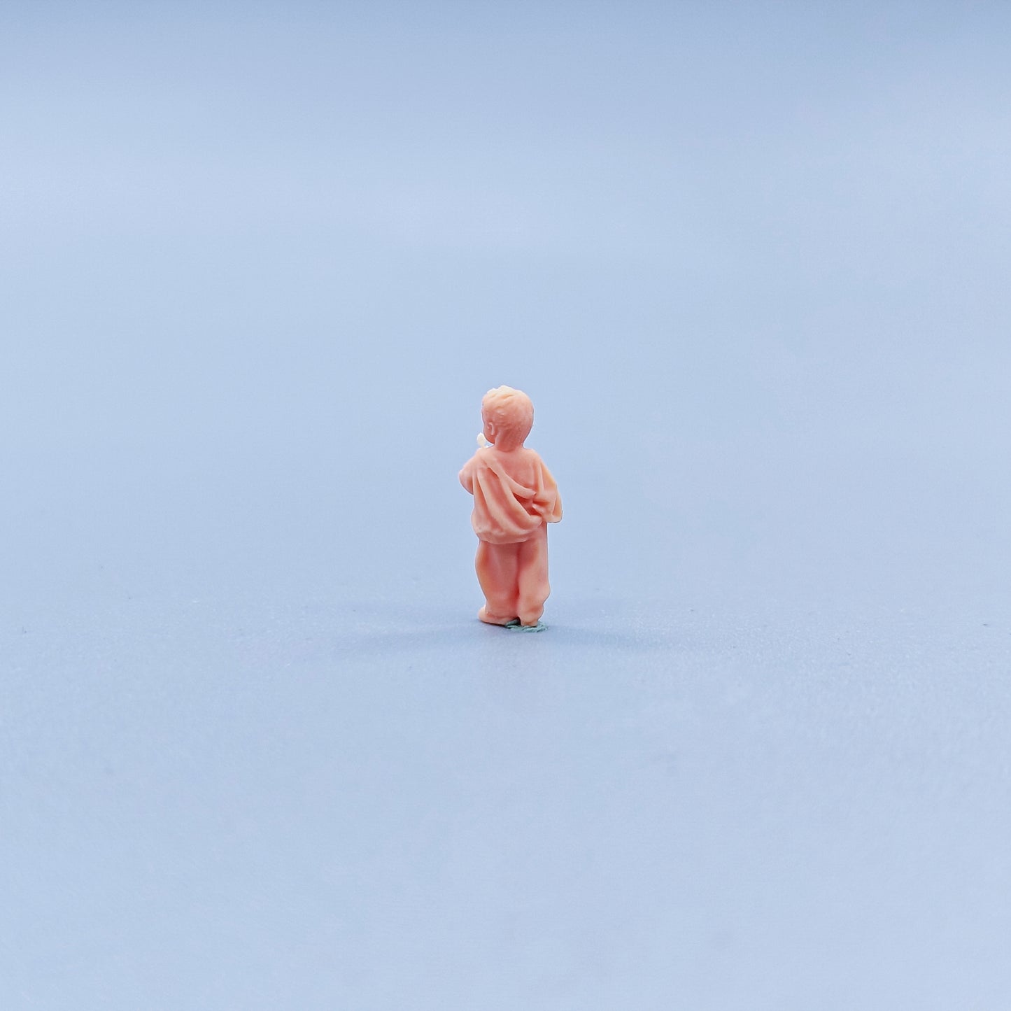 1/64 1/43 Figurines Scale Model Resin The Little Boy Holding A Lollipop Uncolored Miniatures Diorama Hand-painted C327