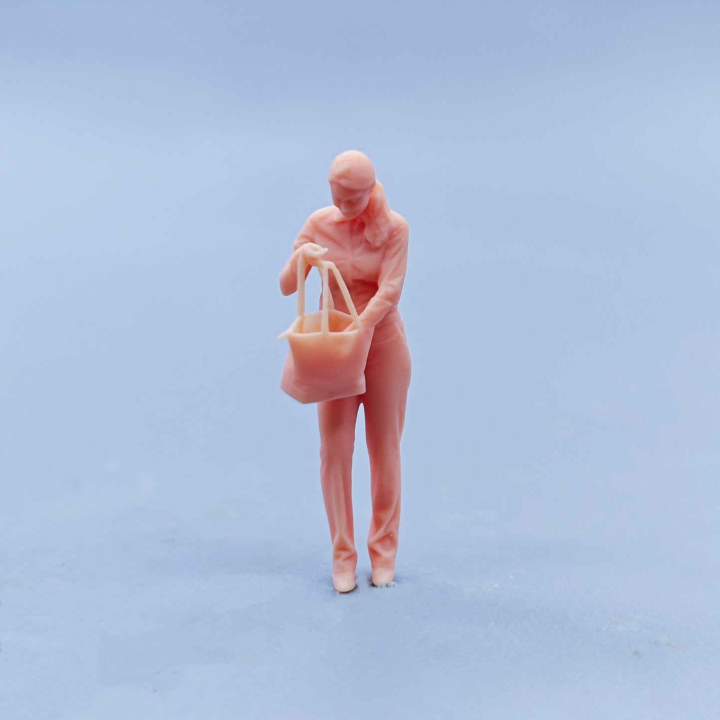 1/64 1/43 Figurines Scale Model Resin The Woman Lower Head and Grab Something Uncolored Miniatures Diorama Hand-painted D517