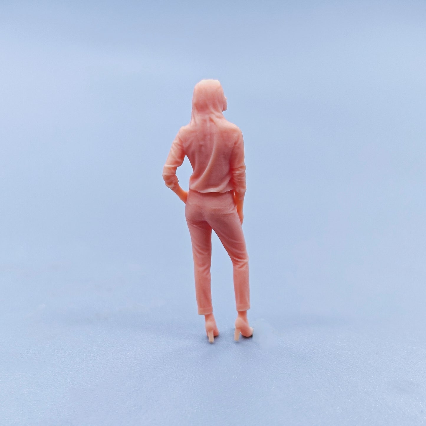 1/64 1/43 Figurines Scale Model Resin White Collar with One Hand in A Pocket Uncolored Miniatures Diorama Hand-painted D422