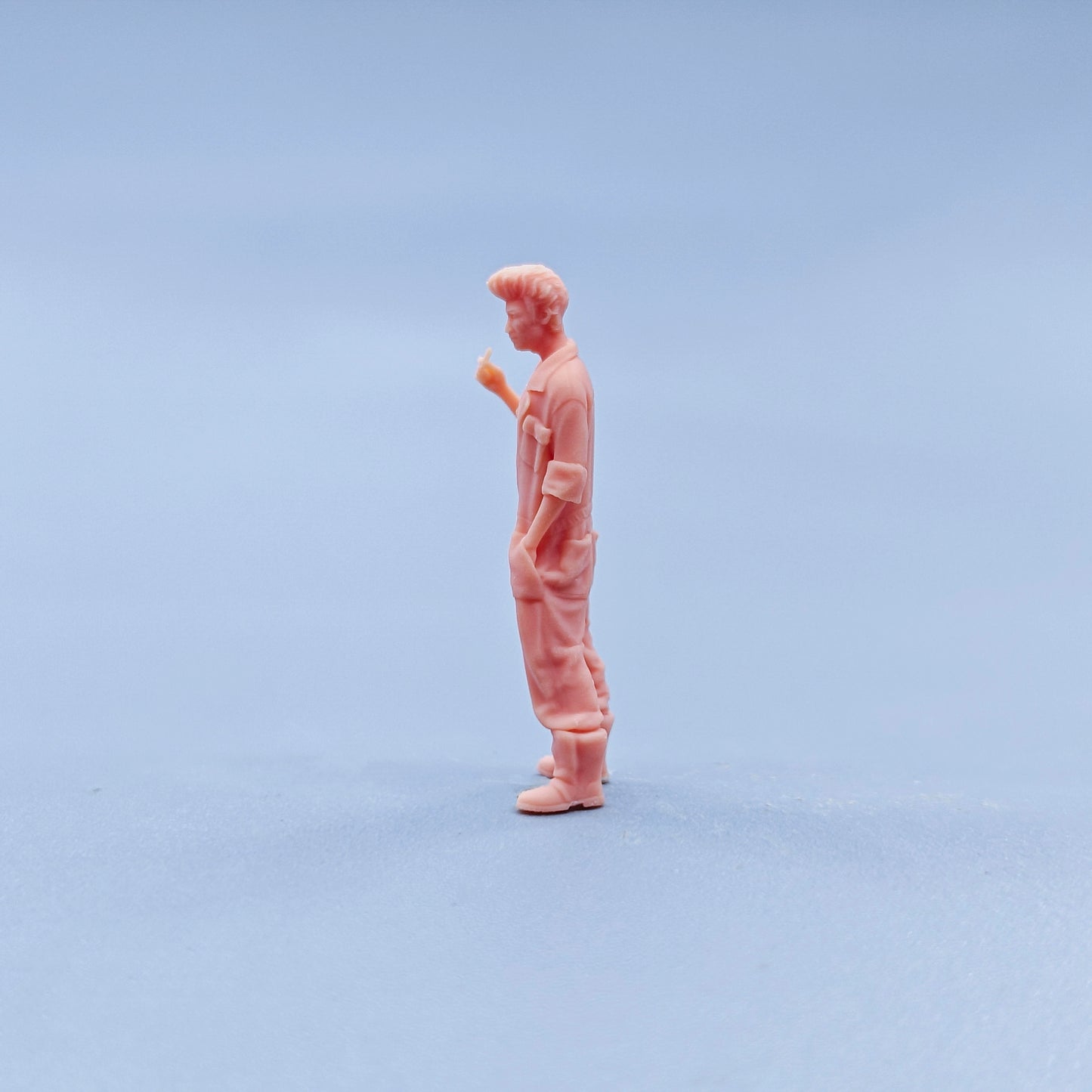 1/64 1/43 Figurines Scale Model Resin Smoking Man Wearing Gold Chain Uncolored Miniatures Diorama Hand-painted D735
