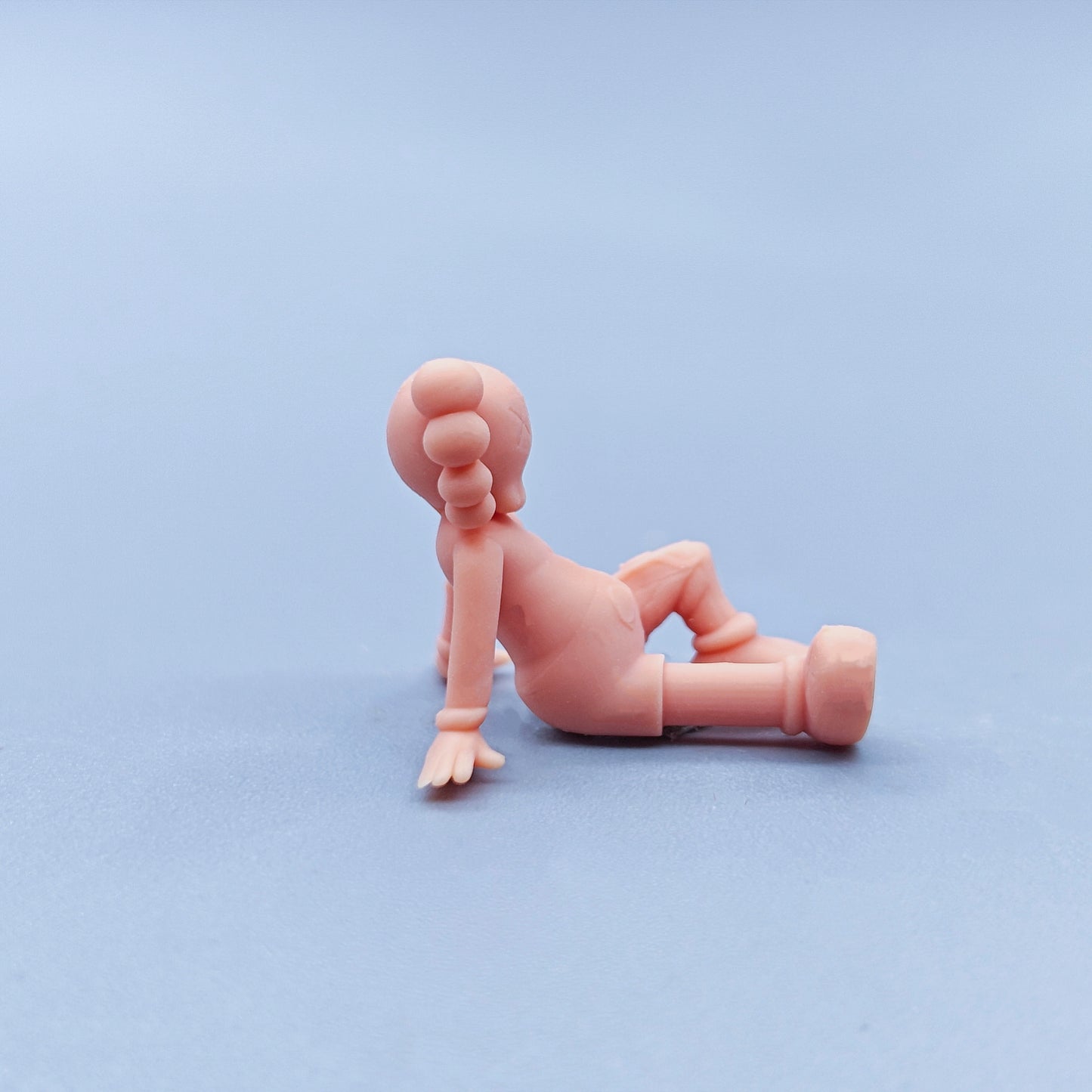 1/64 1/43 Figurines Scale Model Resin Sitting on The Floor Half Cut Doll Uncolored Miniatures Diorama Hand-painted C926