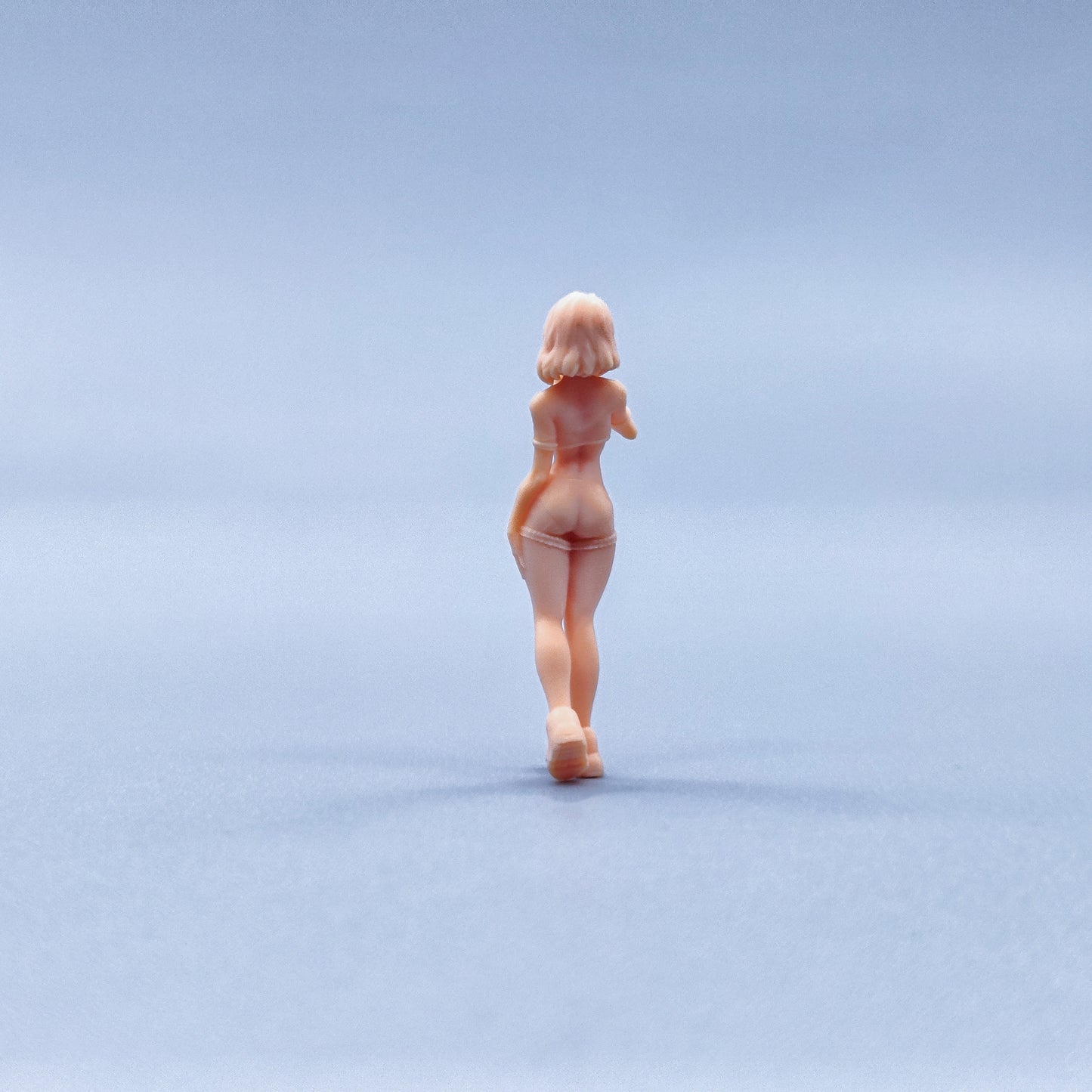1/64 1/43 Figurines Scale Model Resin Drinking Milk Tea Walking Girl Uncolored Miniatures Diorama Hand-painted W336