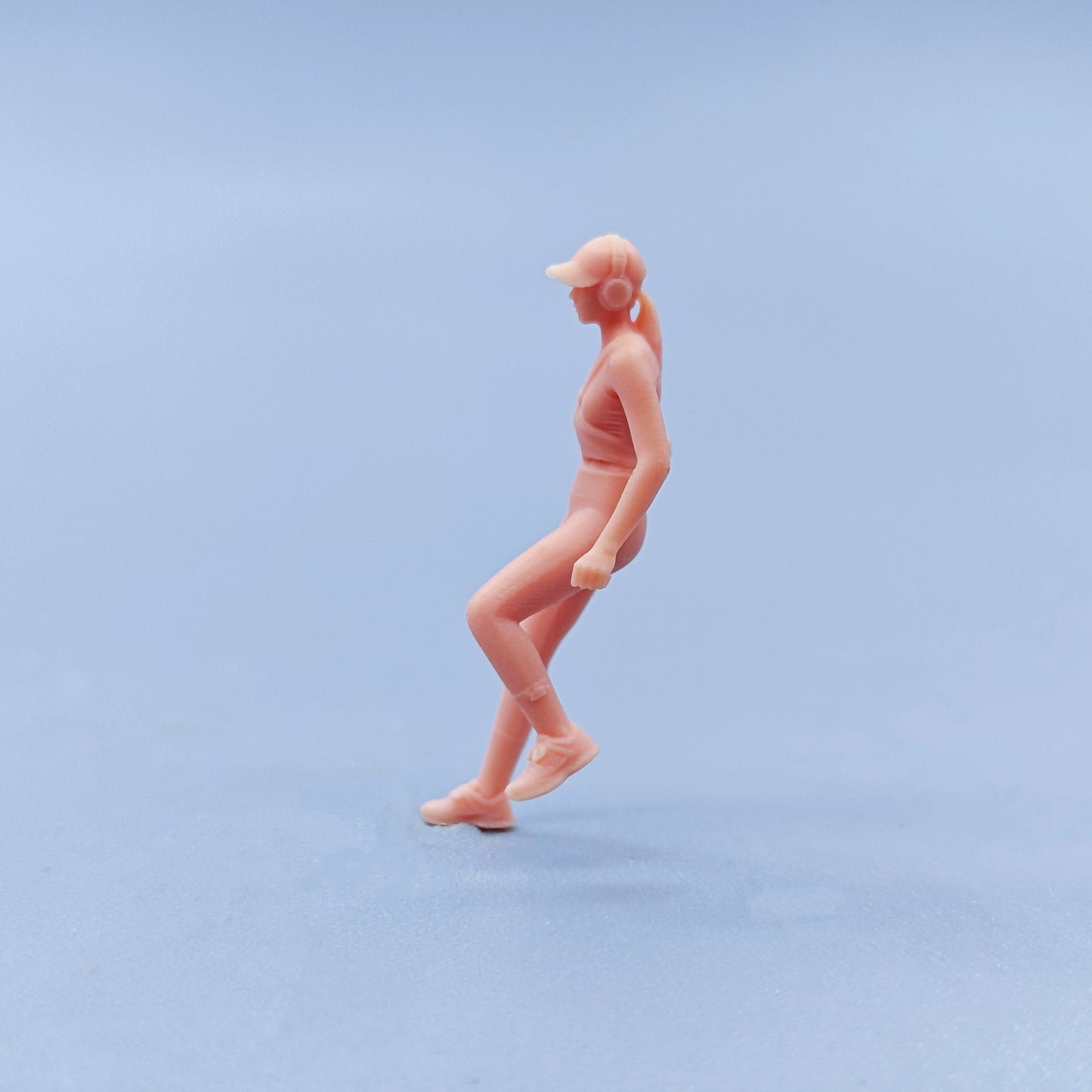 1/64 1/43 Figurines Scale Model Resin Relying on Posture Women Wearing Headphones Uncolored Miniatures Diorama Hand-painted D509