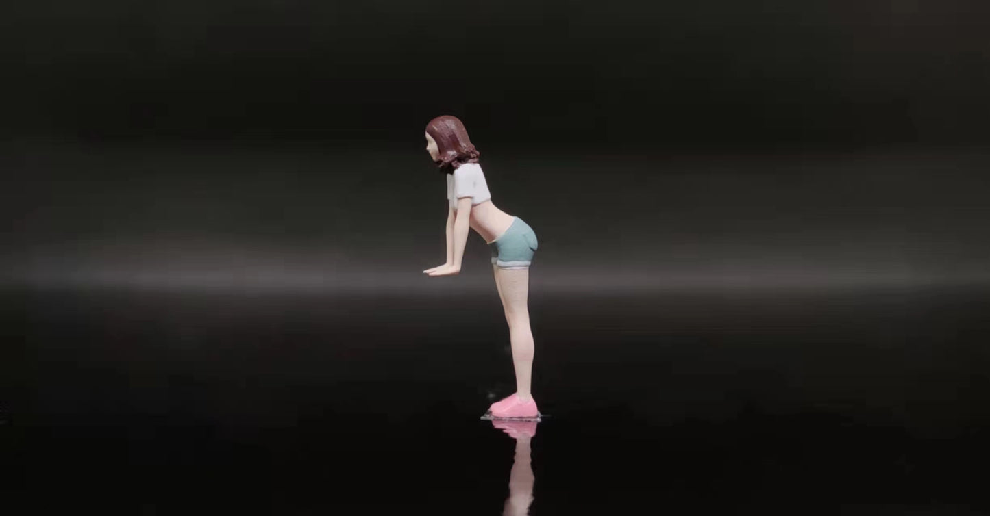 WX-MADE 1/64 Scale Figurines Model Mechanical Repair Girl Collection Miniature Hand-painted