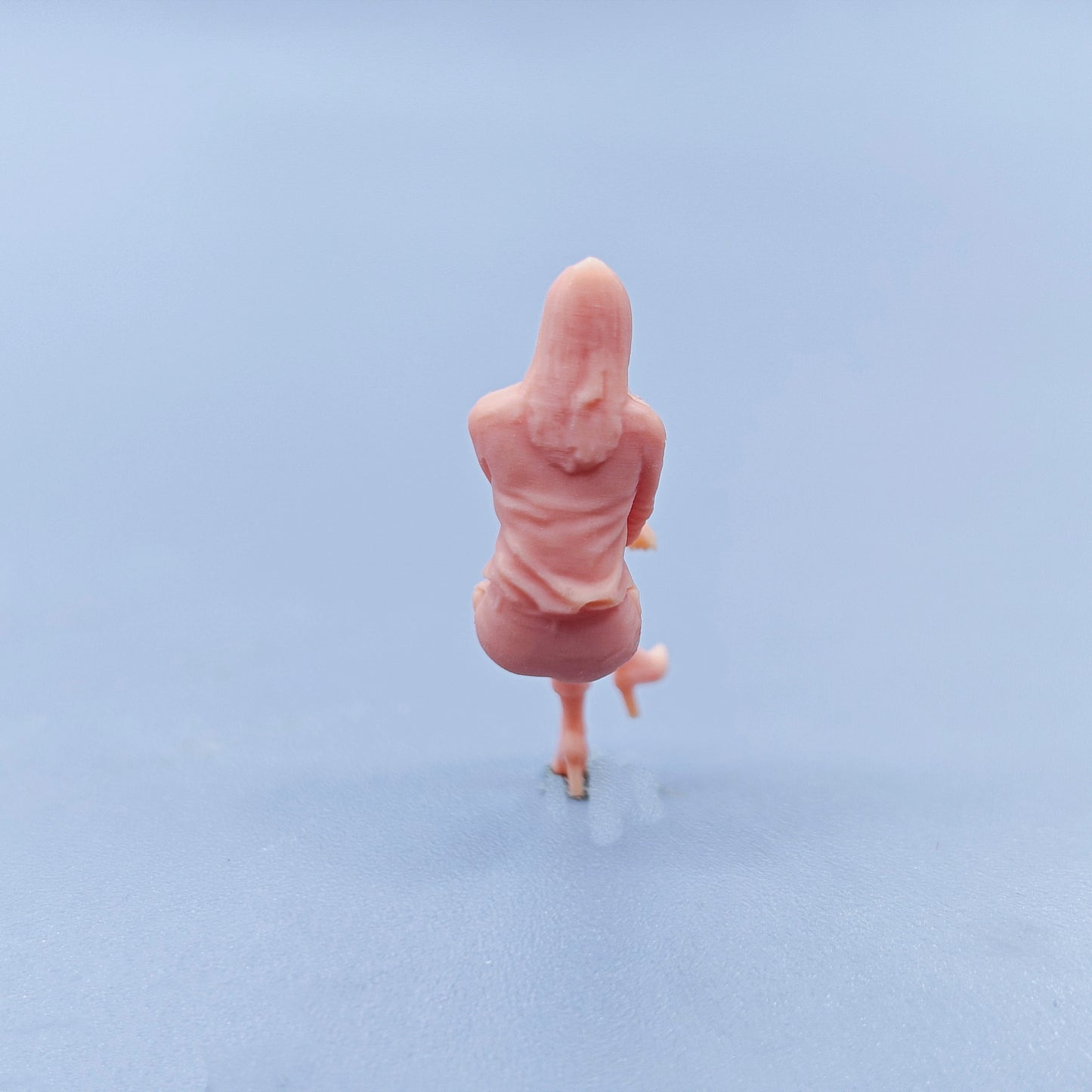 1/64 1/43 Figurines Scale Model Resin Sitting Posture with Crossed Legs Female Uncolored Miniatures Diorama Hand-painted D425