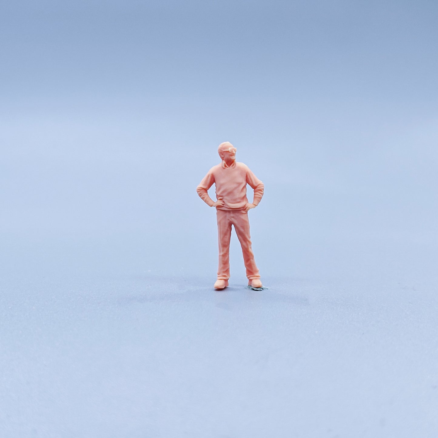 1/64 1/43 Figurines Scale Model Resin The Old Man Wearing Sunglasses Uncolored Miniatures Diorama Hand-painted C320