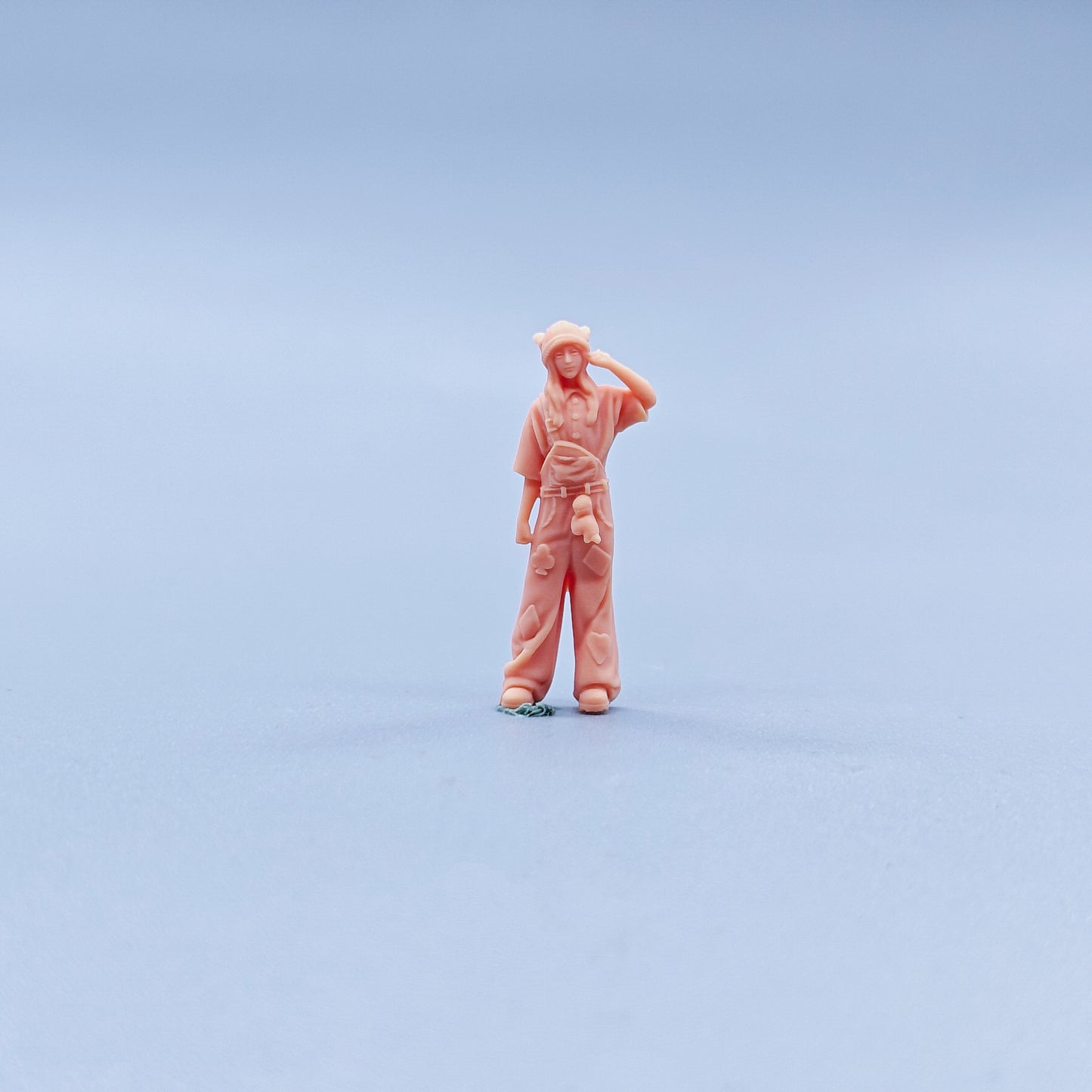 1/64 1/43 Figurines Scale Model Resin Girls Wearing Hats and Workwear Uncolored Miniatures Diorama Hand-painted C419