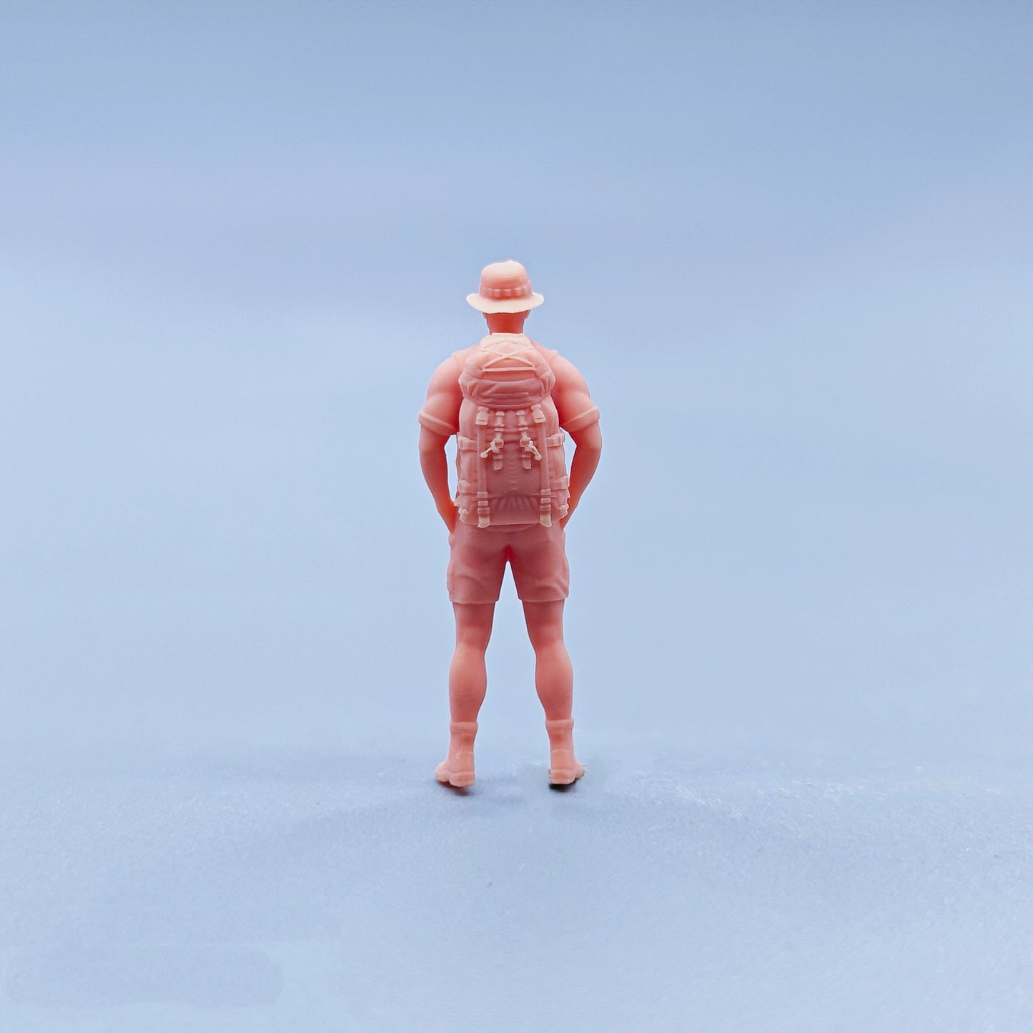 1/64 1/43 Figurines Scale Model Resin Backpack Muscle Man Uncolored Miniatures Diorama Hand-painted D736