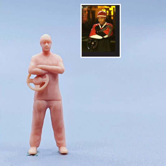 1/64 1/43 Figurines Scale Model Resin The Boy Holding The Steering Wheel Uncolored Miniatures Diorama Hand-painted C211