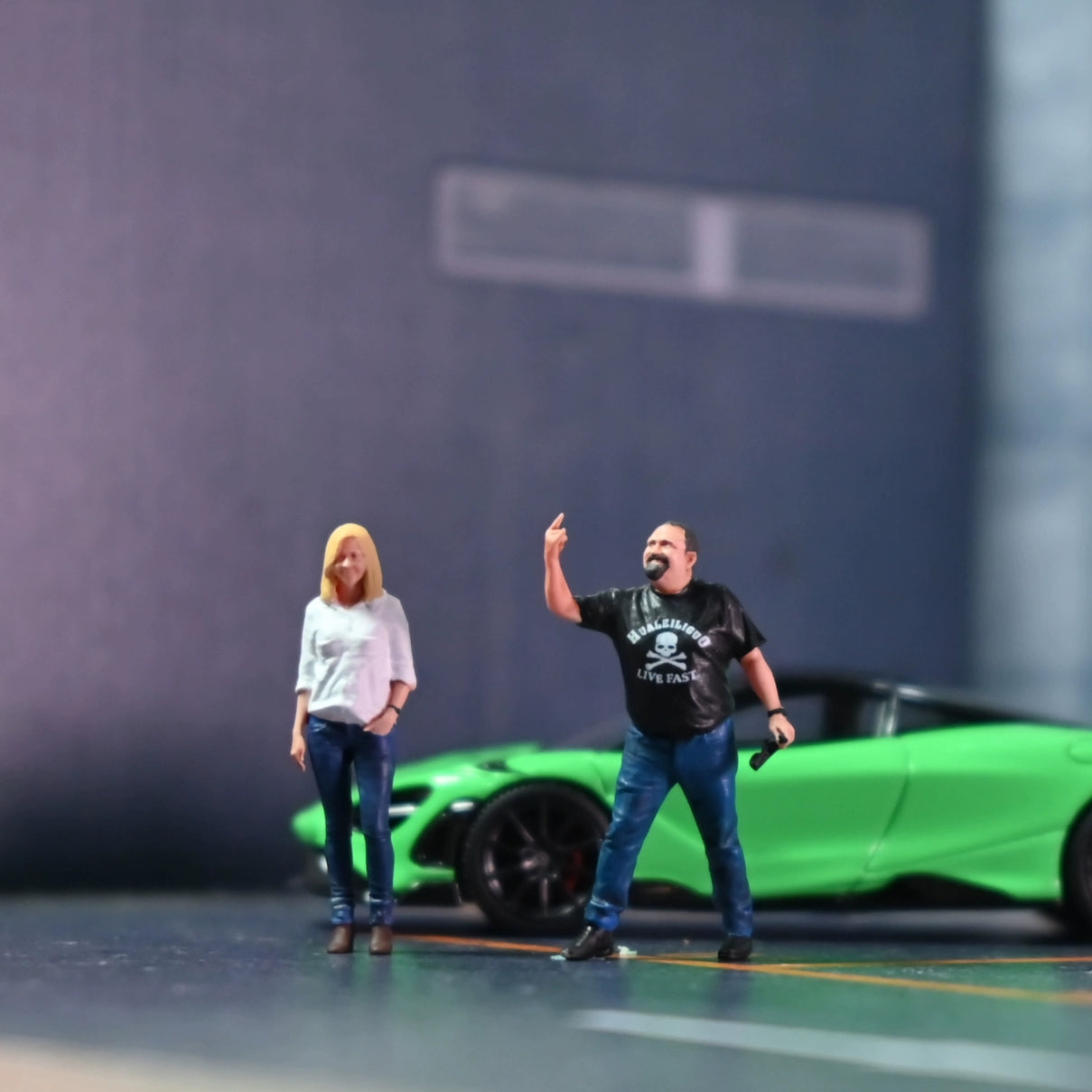 EHC Model 1/64 Scale Figurines Model Rock Man and Girlfriend Collection Miniature Hand-painted