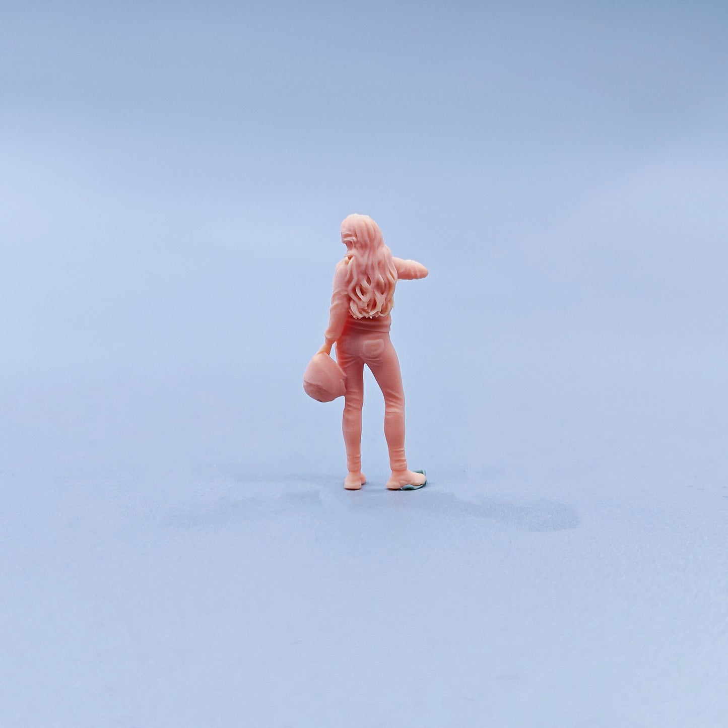 1/64 1/43 Figurines Scale Model Resin Standing Posture Curly Hair Wearing A Helmet Female Uncolored Miniatures Diorama Hand-painted C436