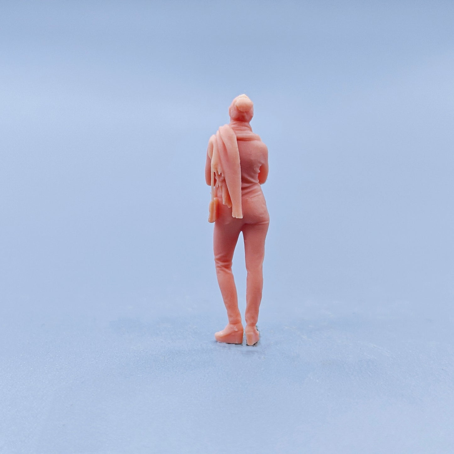 1/64 1/43 Figurines Scale Model Resin Scarf Backpack for Women Uncolored Miniatures Diorama Hand-painted D302