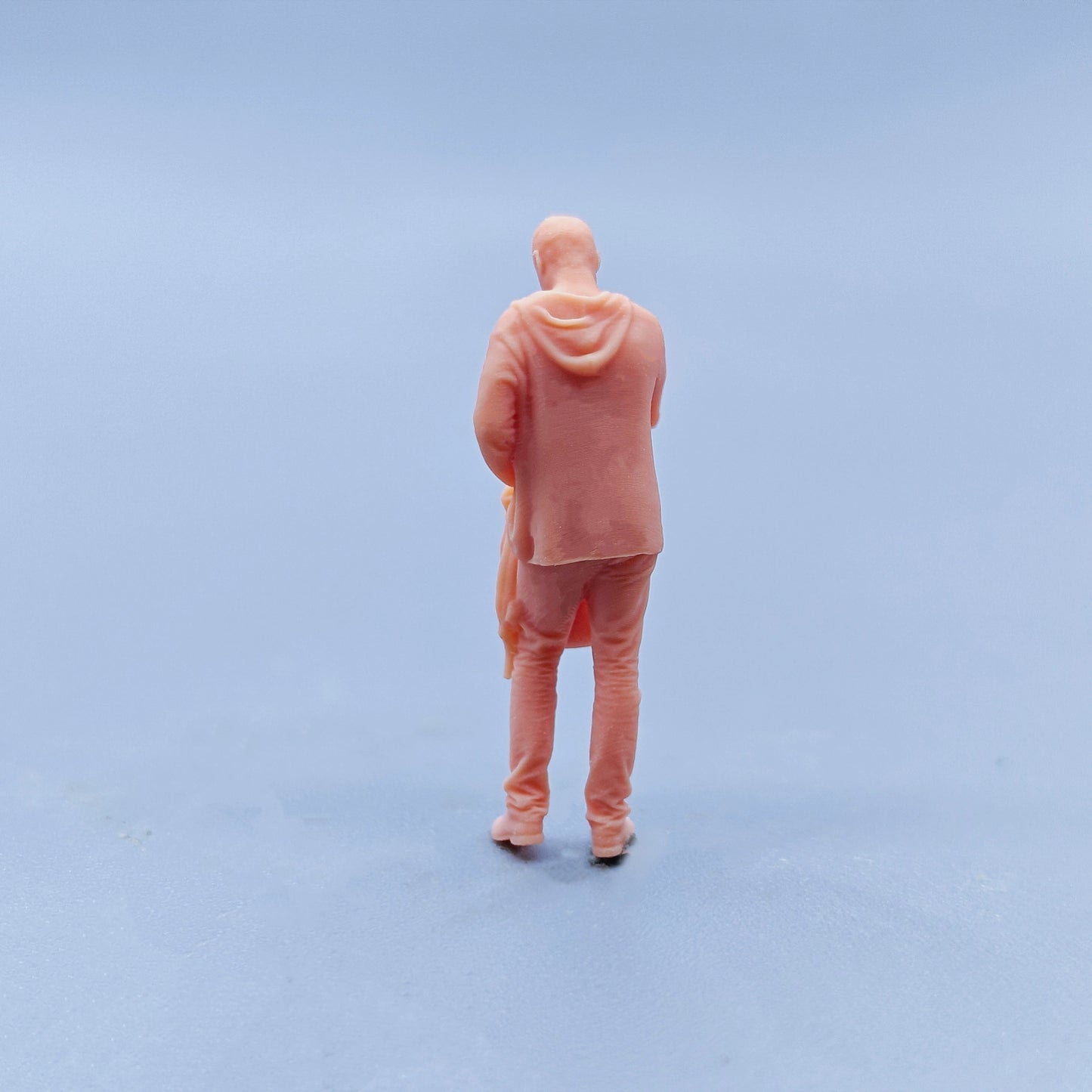 1/64 1/43 Figurines Scale Model Resin The Man Open The Backpack and Check Uncolored Miniatures Diorama Hand-painted D432