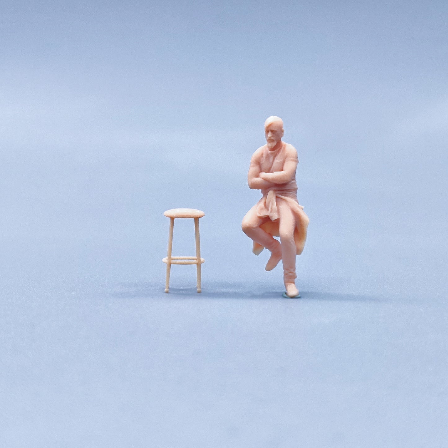 1/64 1/43 Figurines Scale Model Resin Sitting on A Chair Bearded Tattooed Man Uncolored Miniatures Diorama Hand-painted W411