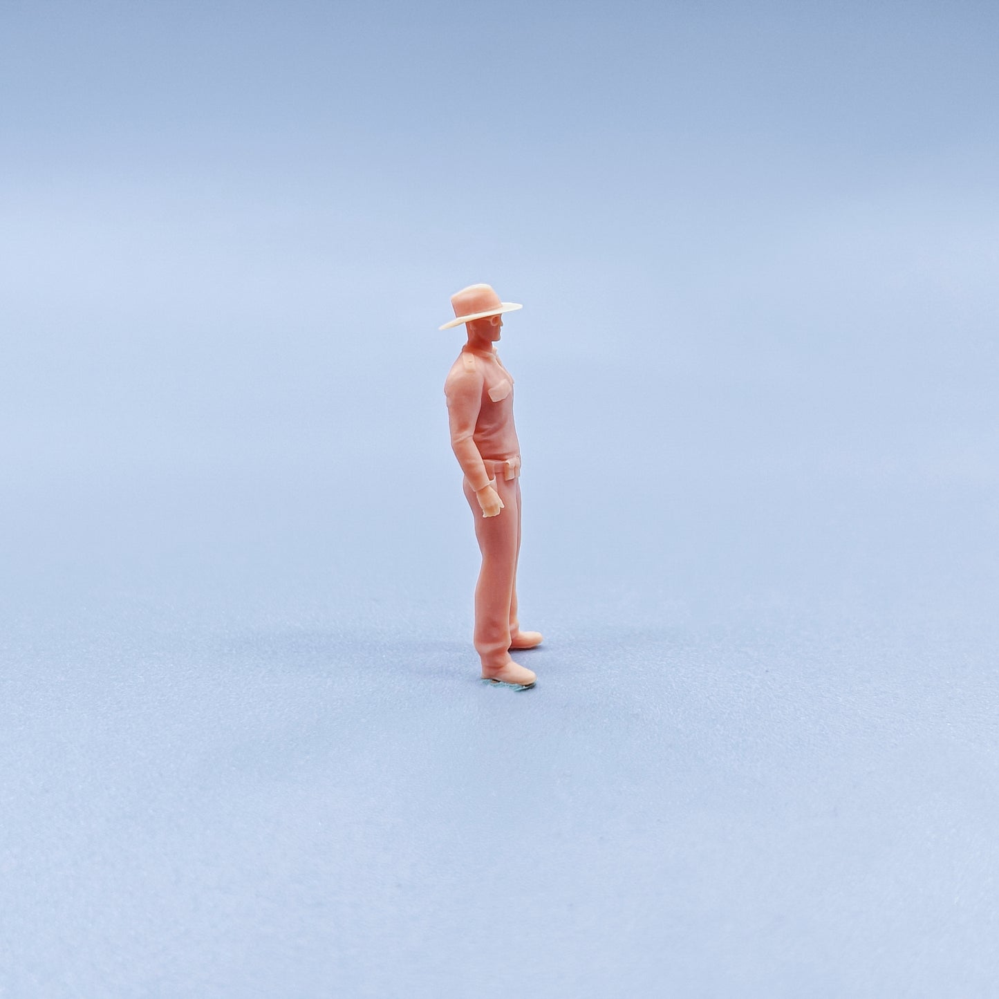 1/64 1/43 Figurines Scale Model Resin A Police Officer Wearing Sunglasses Uncolored Miniatures Diorama Hand-painted C307