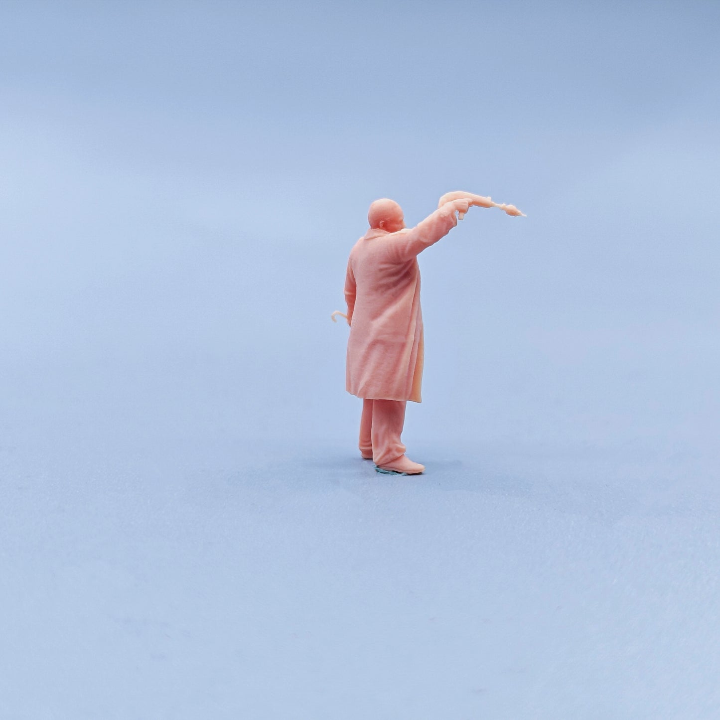 1/64 1/43 Figurines Scale Model Resin Penguin Holding An Umbrella Uncolored Miniatures Diorama Hand-painted C515