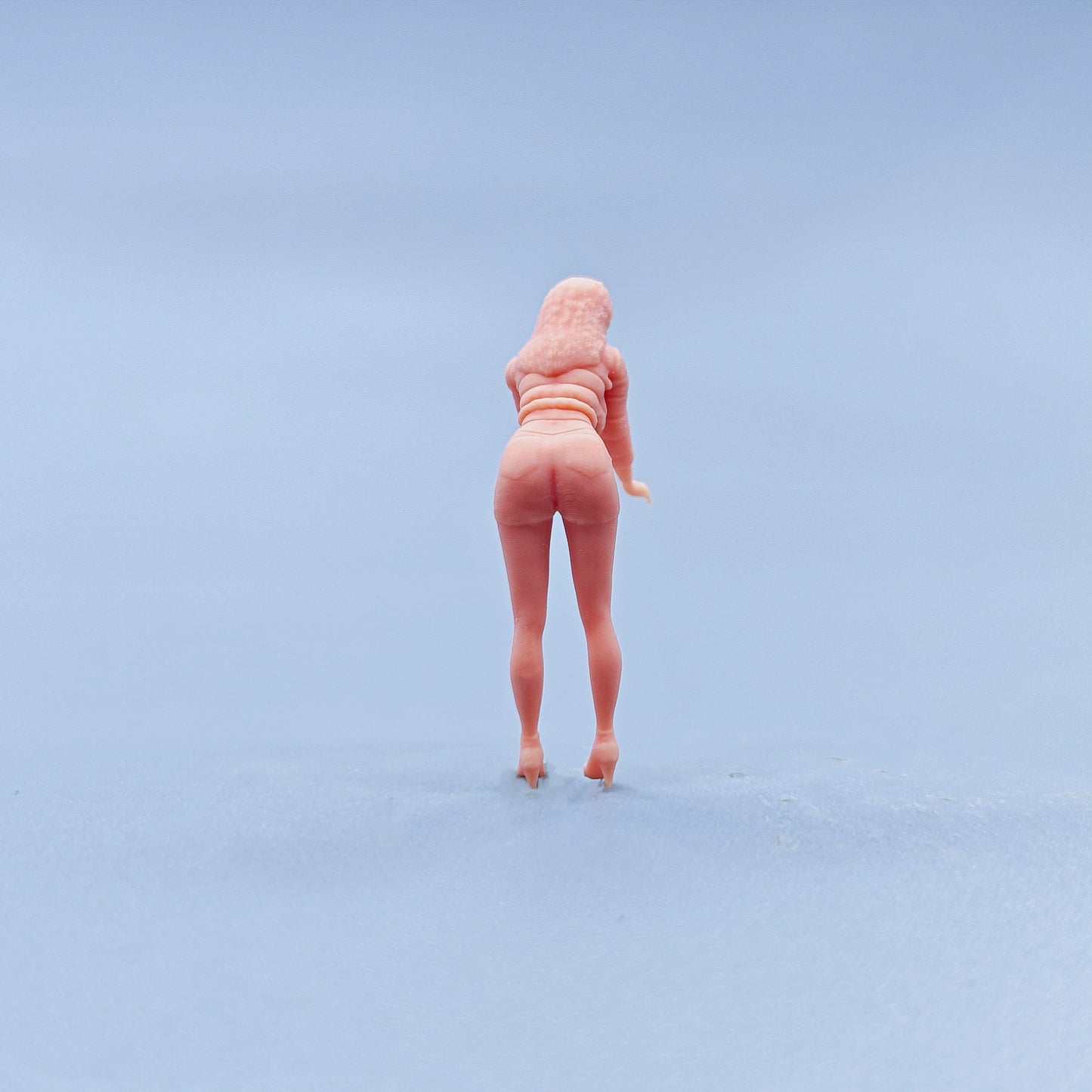 1/64 1/43 Figurines Scale Model Resin The Girl Bending Down To Tidy Up Things Uncolored Miniatures Diorama Hand-painted D731