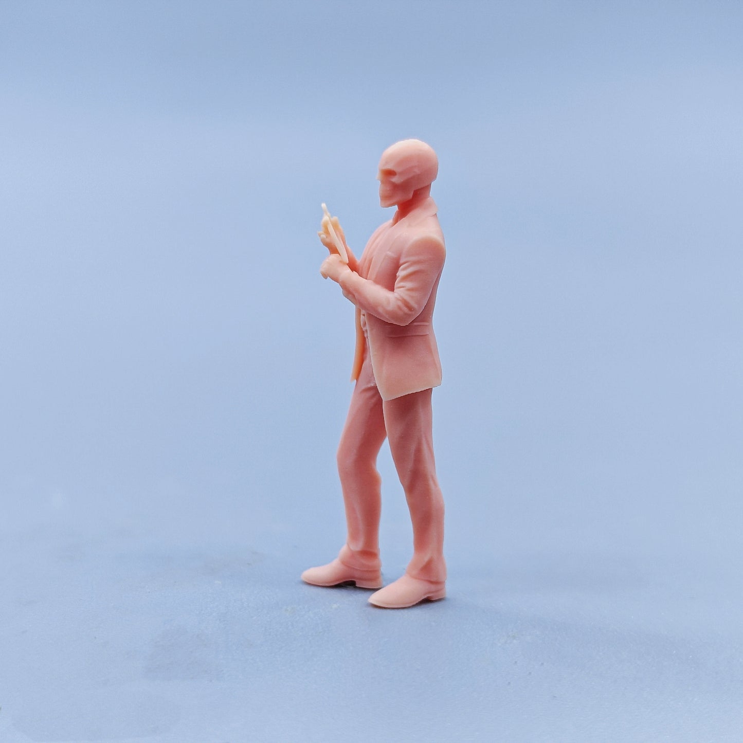 1/64 1/43 Figurines Scale Model Resin Mask Pliers Man Uncolored Miniatures Diorama Hand-painted D511