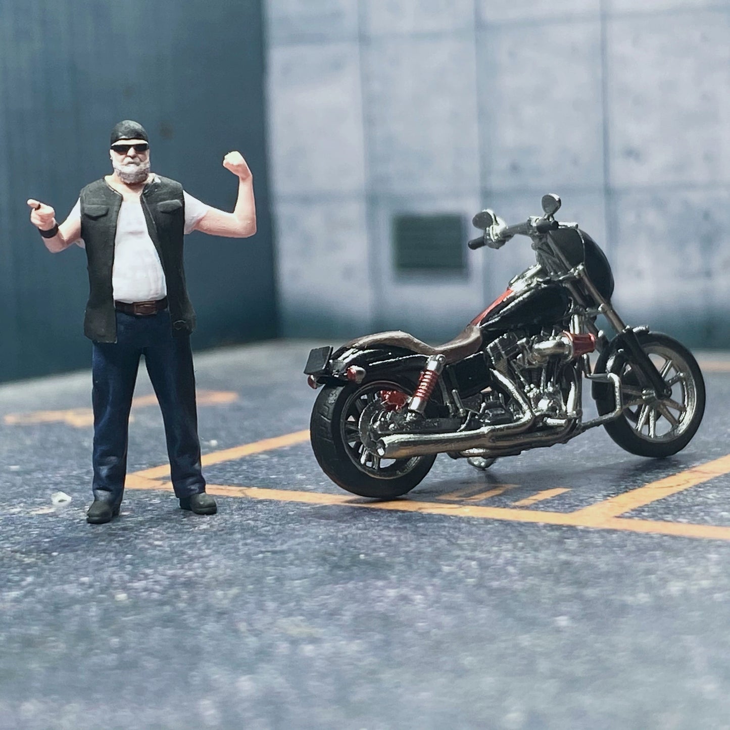 EHC Model 1/64 Scale Figurines Model Uncle Harley Collection Miniature Hand-painted