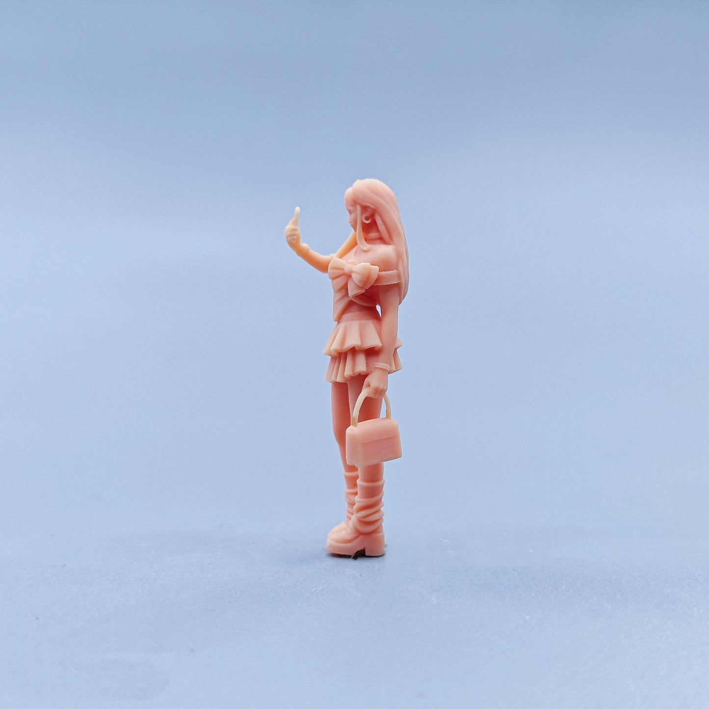 1/64 1/43 Figurines Scale Model Resin Elevator Selfie Girl Uncolored Miniatures Diorama Hand-painted D618