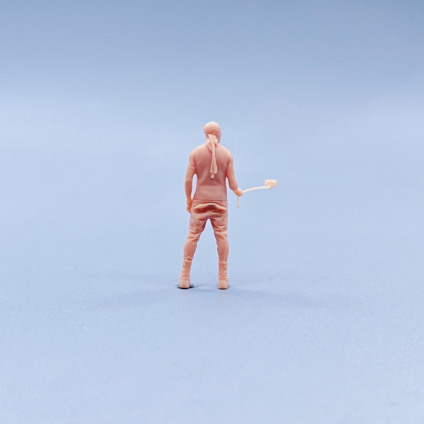 1/64 1/43 Figurines Scale Model Resin Take A Selfie Stick and Take A Selfie with A Man Uncolored Miniatures Diorama Hand-painted C311