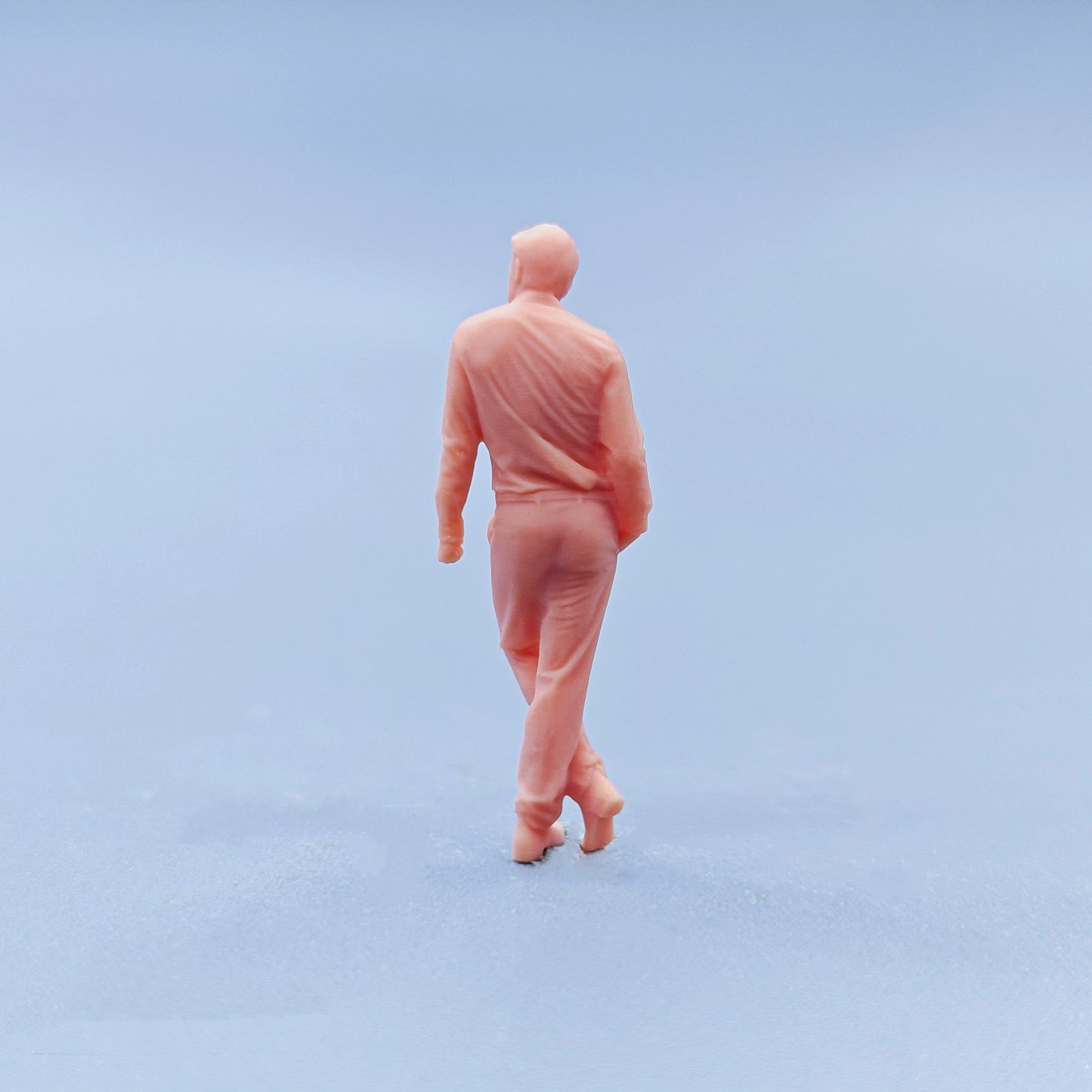 1/64 1/43 Figurines Scale Model Resin Men Standing with Crossed Feet Uncolored Miniatures Diorama Hand-painted D316