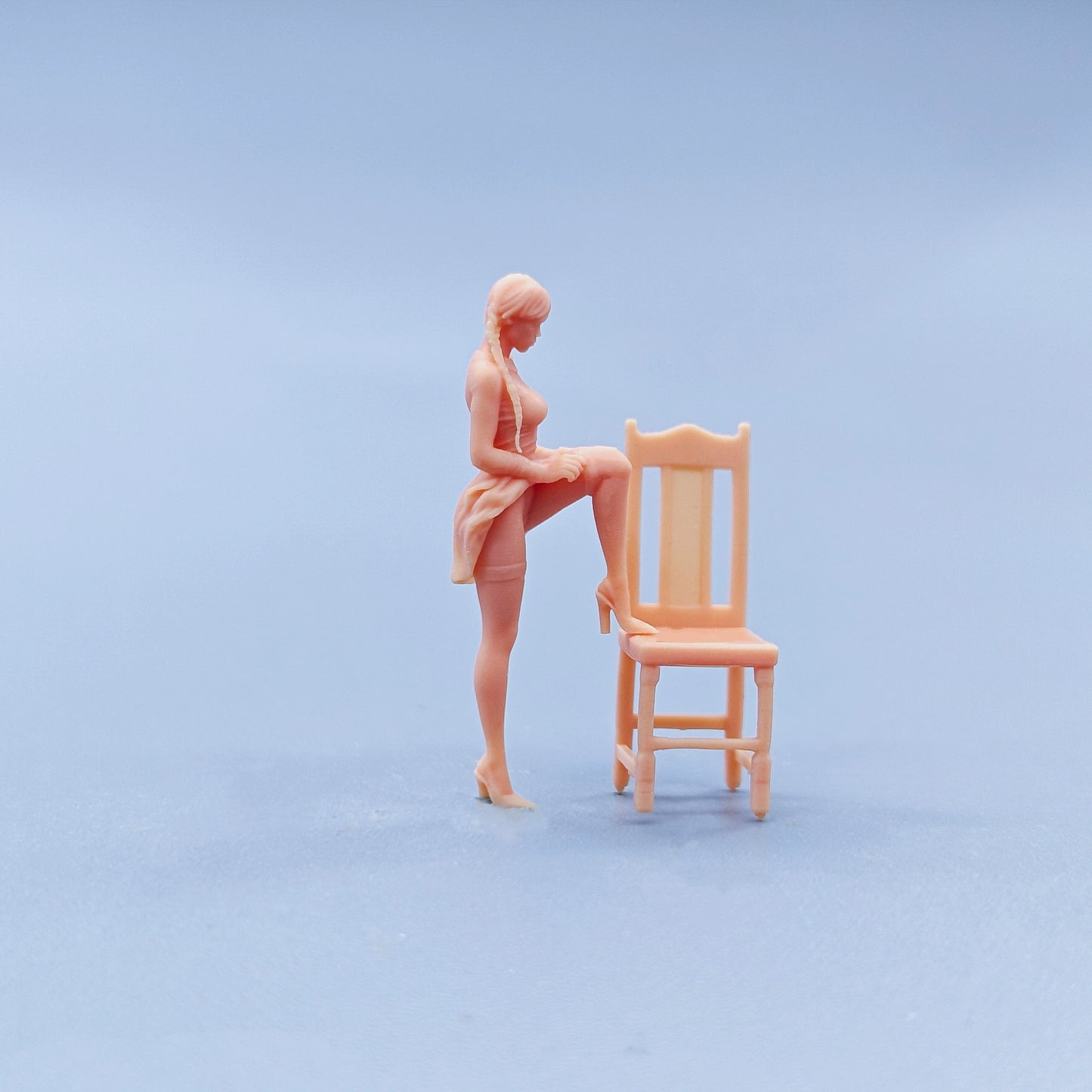 1/64 1/43 Figurines Scale Model Resin Beautiful Women Organizing Stockings Uncolored Miniatures Diorama Hand-painted C722
