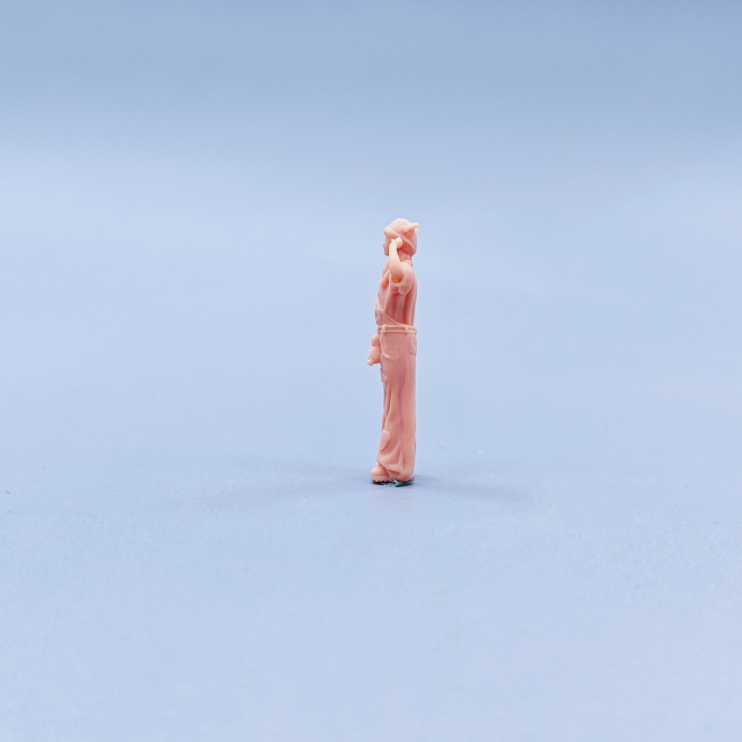 1/64 1/43 Figurines Scale Model Resin Girls Wearing Hats and Workwear Uncolored Miniatures Diorama Hand-painted C419