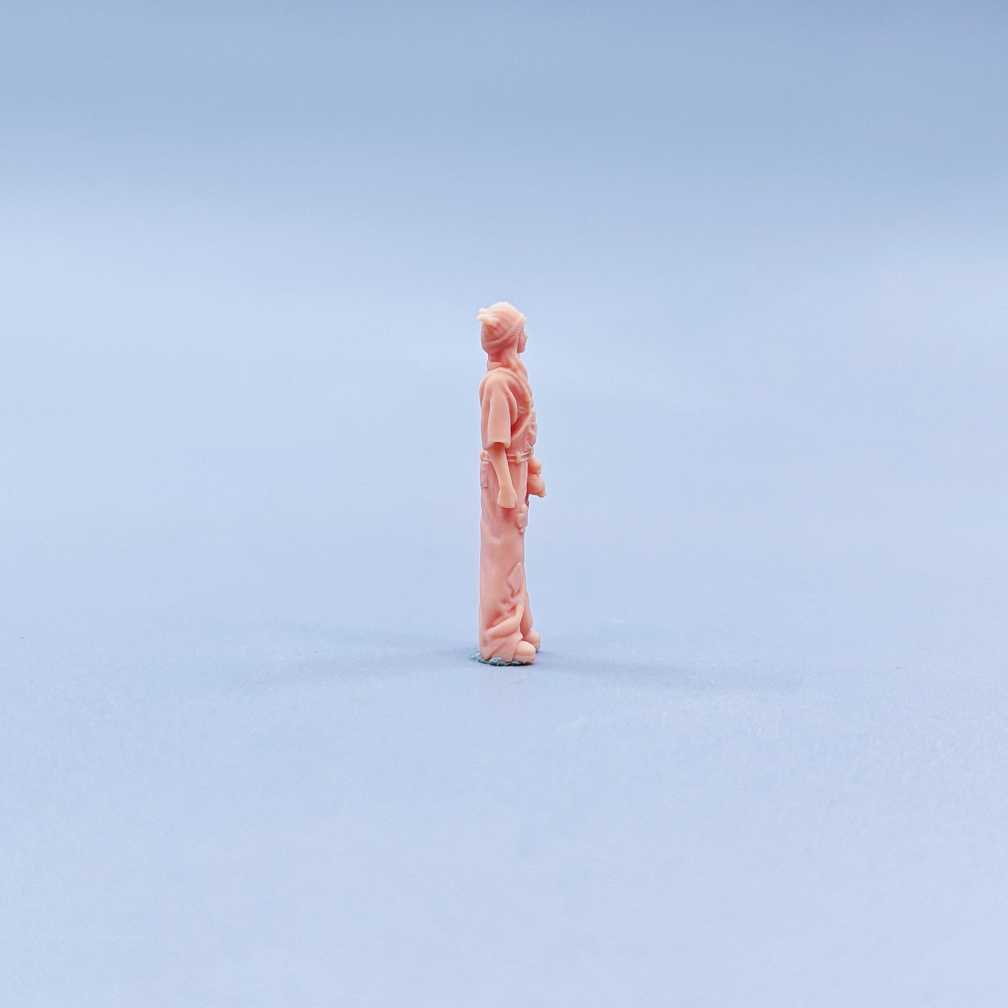 1/64 1/43 Figurines Scale Model Resin Girls Wearing Hats and Workwear Uncolored Miniatures Diorama Hand-painted C419