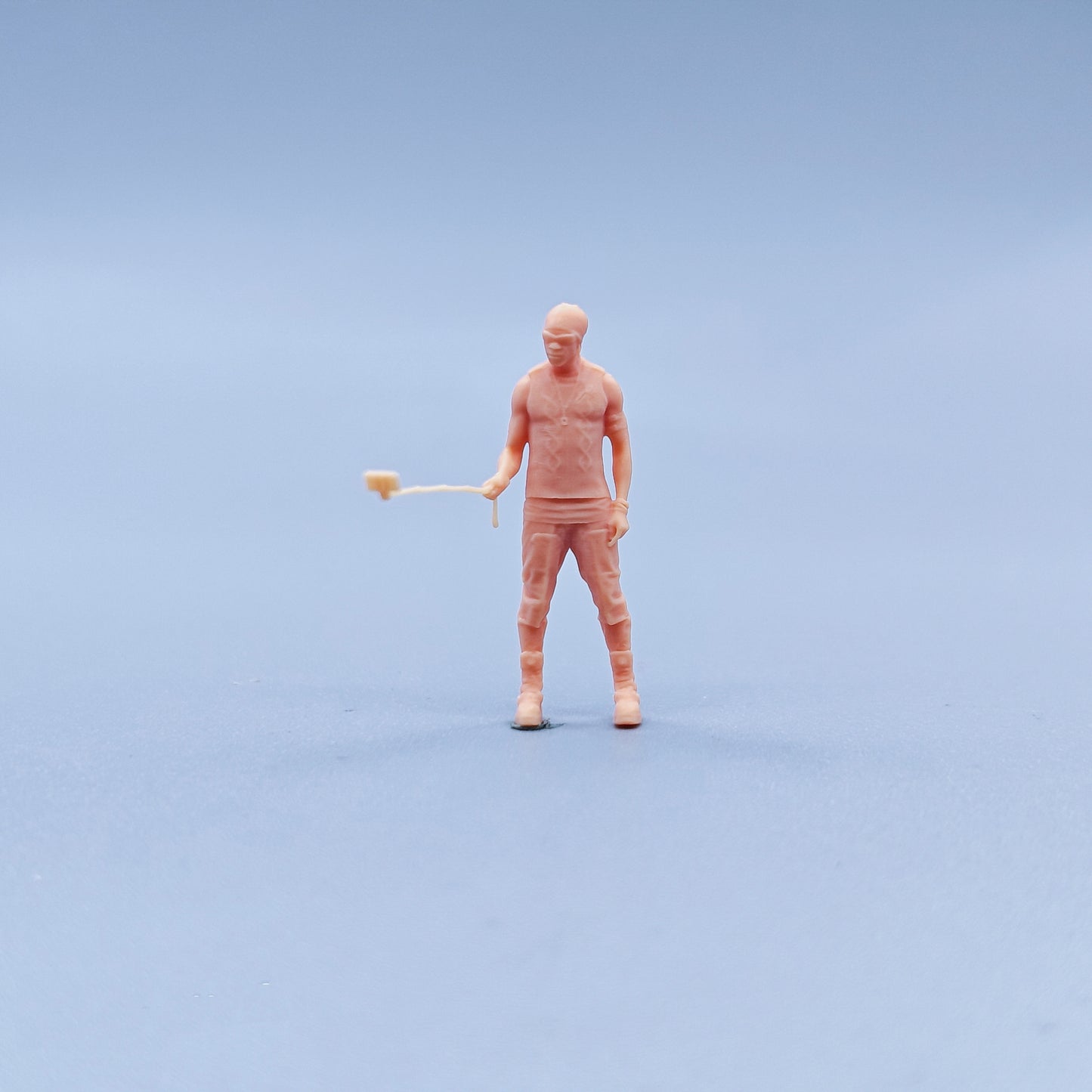 1/64 1/43 Figurines Scale Model Resin Take A Selfie Stick and Take A Selfie with A Man Uncolored Miniatures Diorama Hand-painted C311