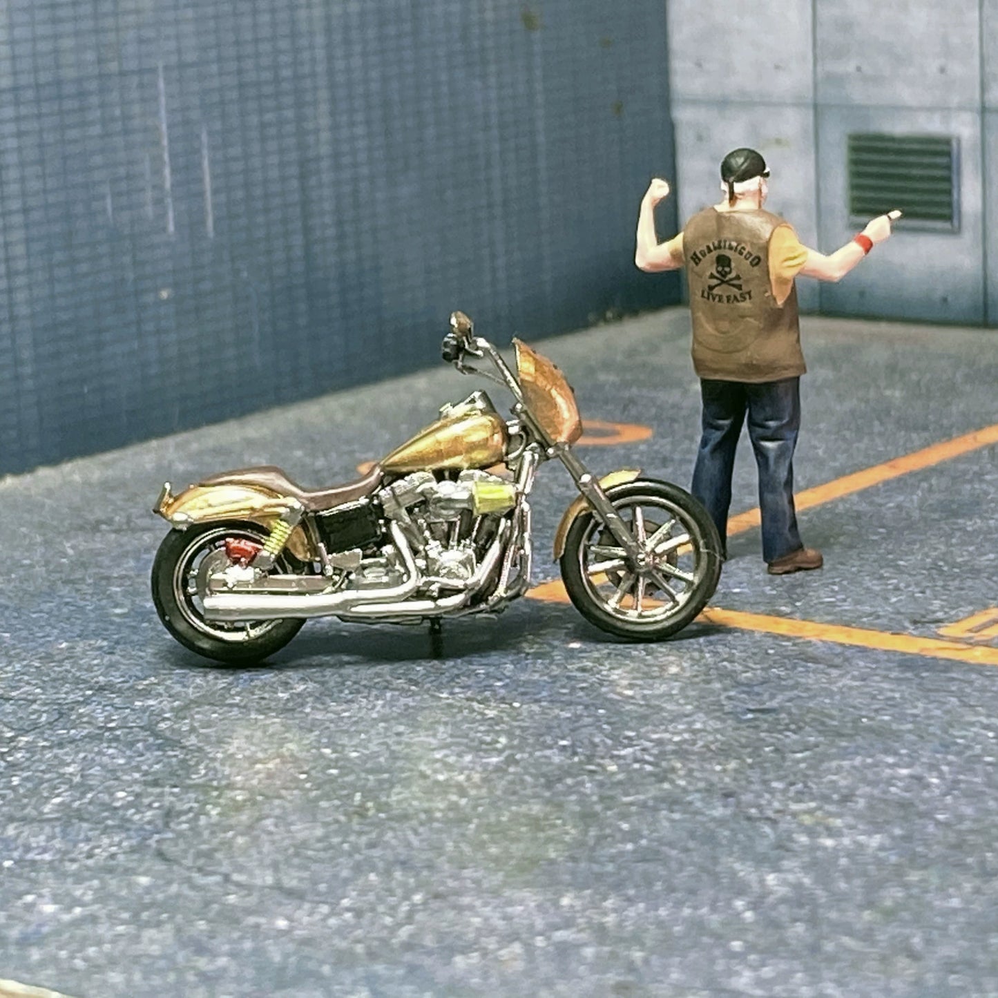 EHC Model 1/64 Scale Figurines Model Uncle Harley Collection Miniature Hand-painted