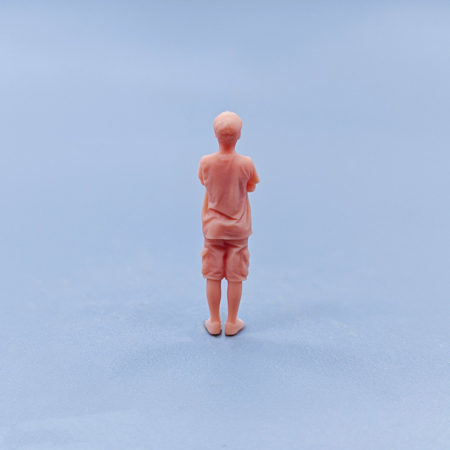1/64 1/43 Figurines Scale Model Resin Hug Your Chest with Both Hands Child Uncolored Miniatures Diorama Hand-painted D305