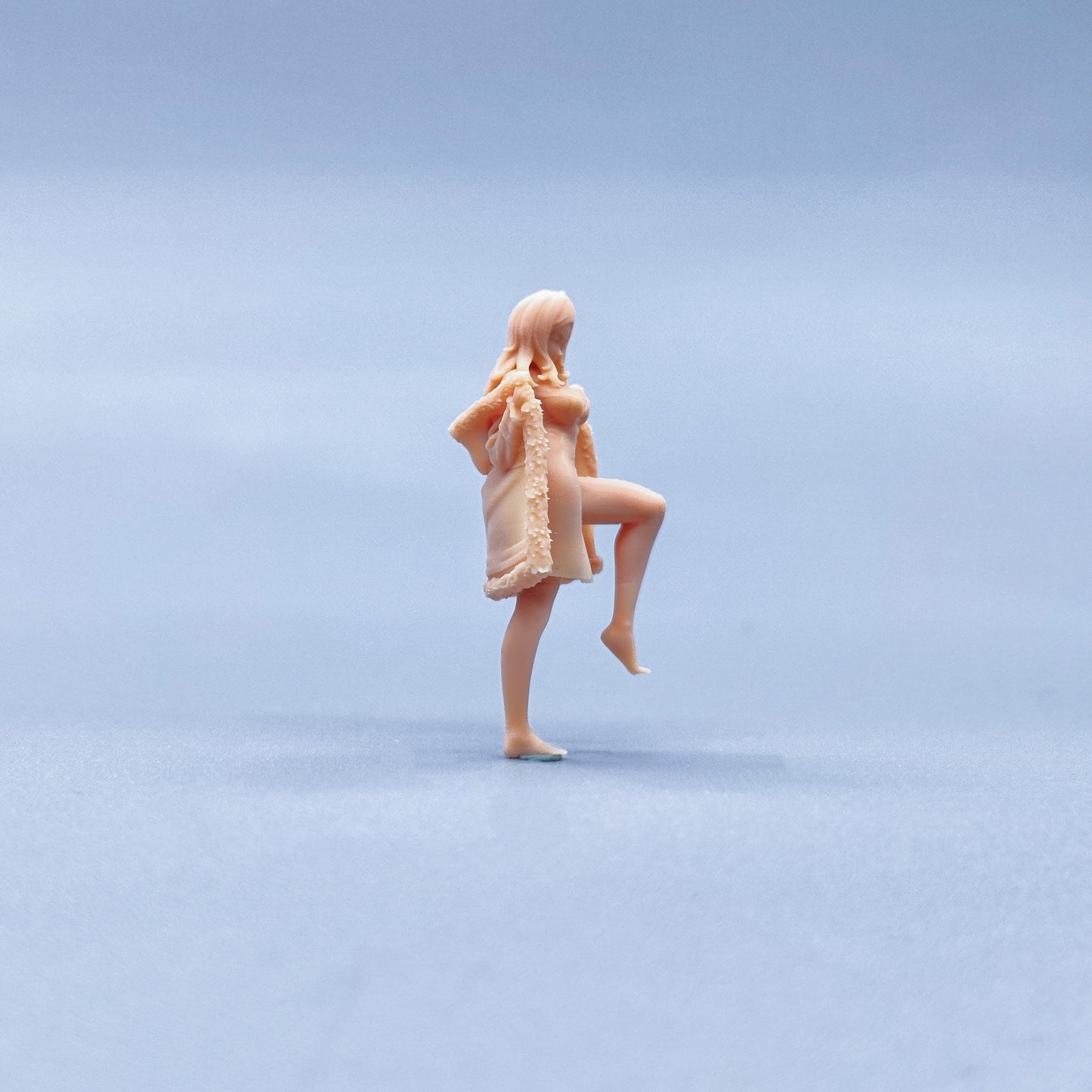 1/64 1/43 Figurines Scale Model Resin Women's Formal Dress Sweater Jacket Uncolored Miniatures Diorama Hand-painted W334 W335
