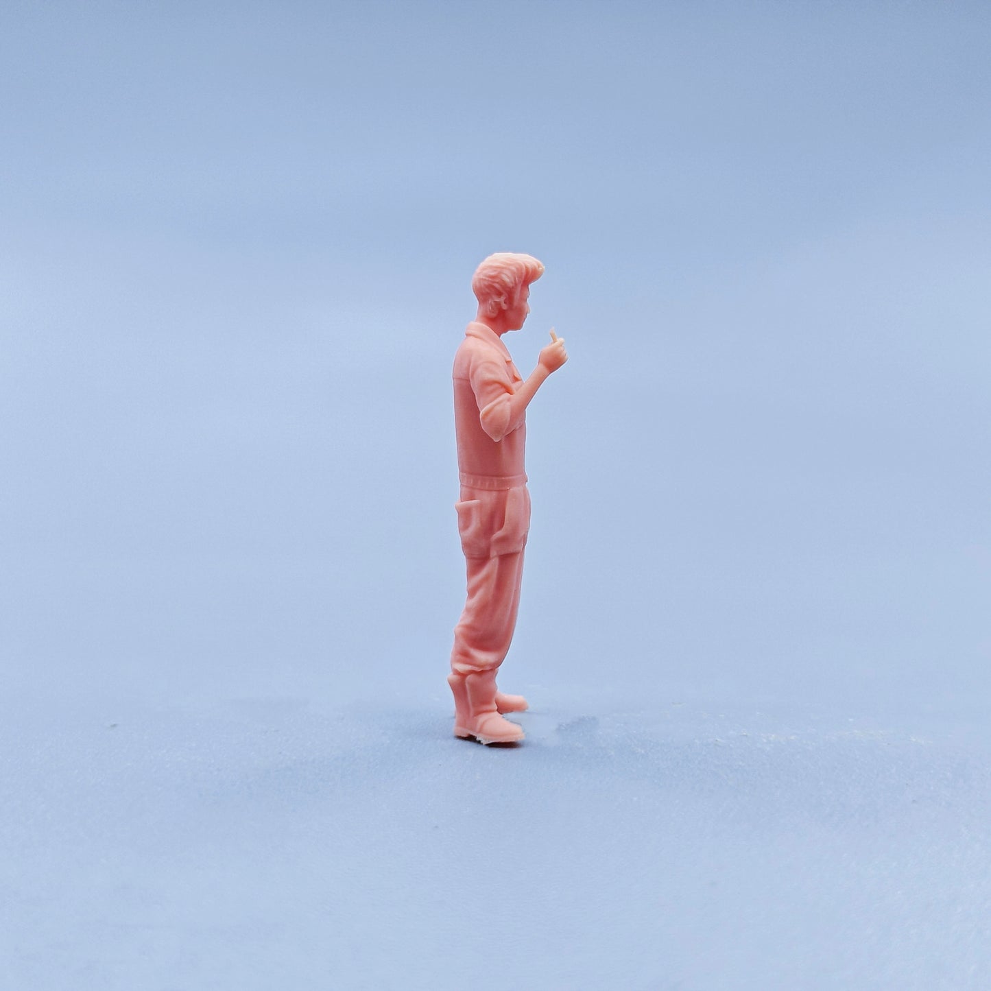 1/64 1/43 Figurines Scale Model Resin Smoking Man Wearing Gold Chain Uncolored Miniatures Diorama Hand-painted D735