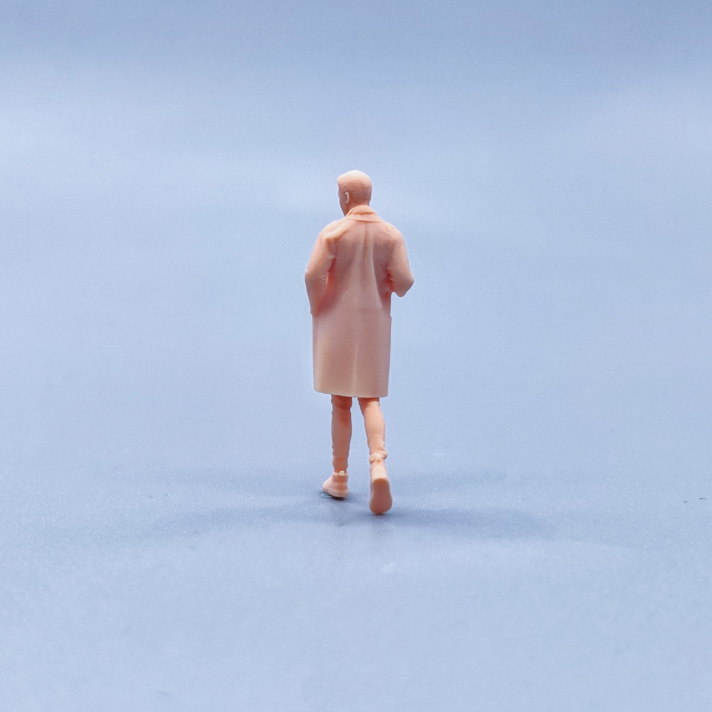 1/64 1/43 Figurines Scale Model Resin The Man Walking with Coffee Uncolored Miniatures Diorama Hand-painted W435