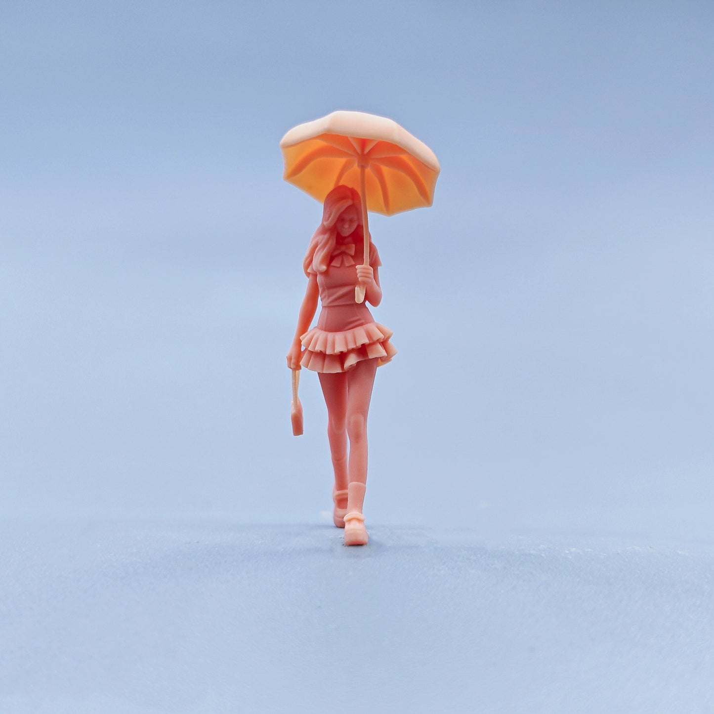 1/64 1/43 Figurines Scale Model Resin JK Girl Holding An Umbrella in The Rain Uncolored Miniatures Diorama Hand-painted D632
