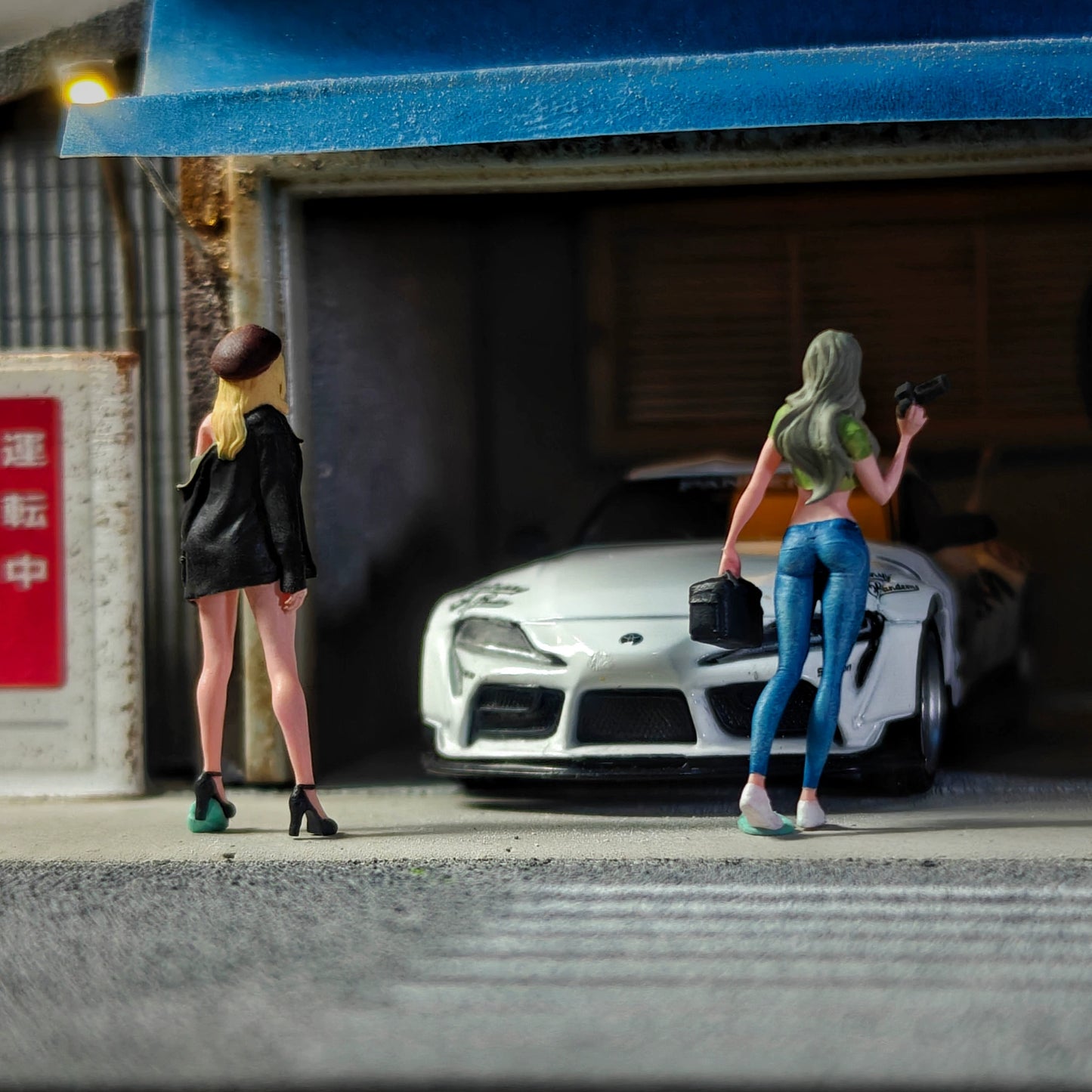 EHC Model 1/64 Scale Figurines Model Female Photographer and Model Collection Miniature Hand-painted