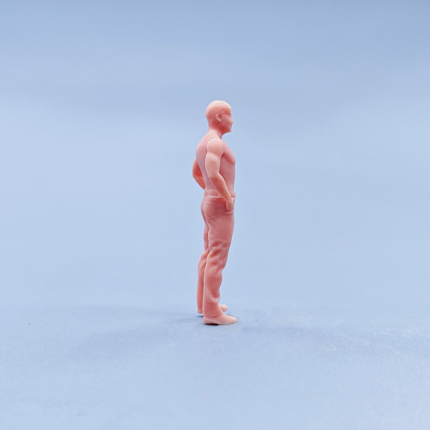 1/64 1/43 Figurines Scale Model Resin Smiling Man with Hands in Pockets Uncolored Miniatures Diorama Hand-painted D730