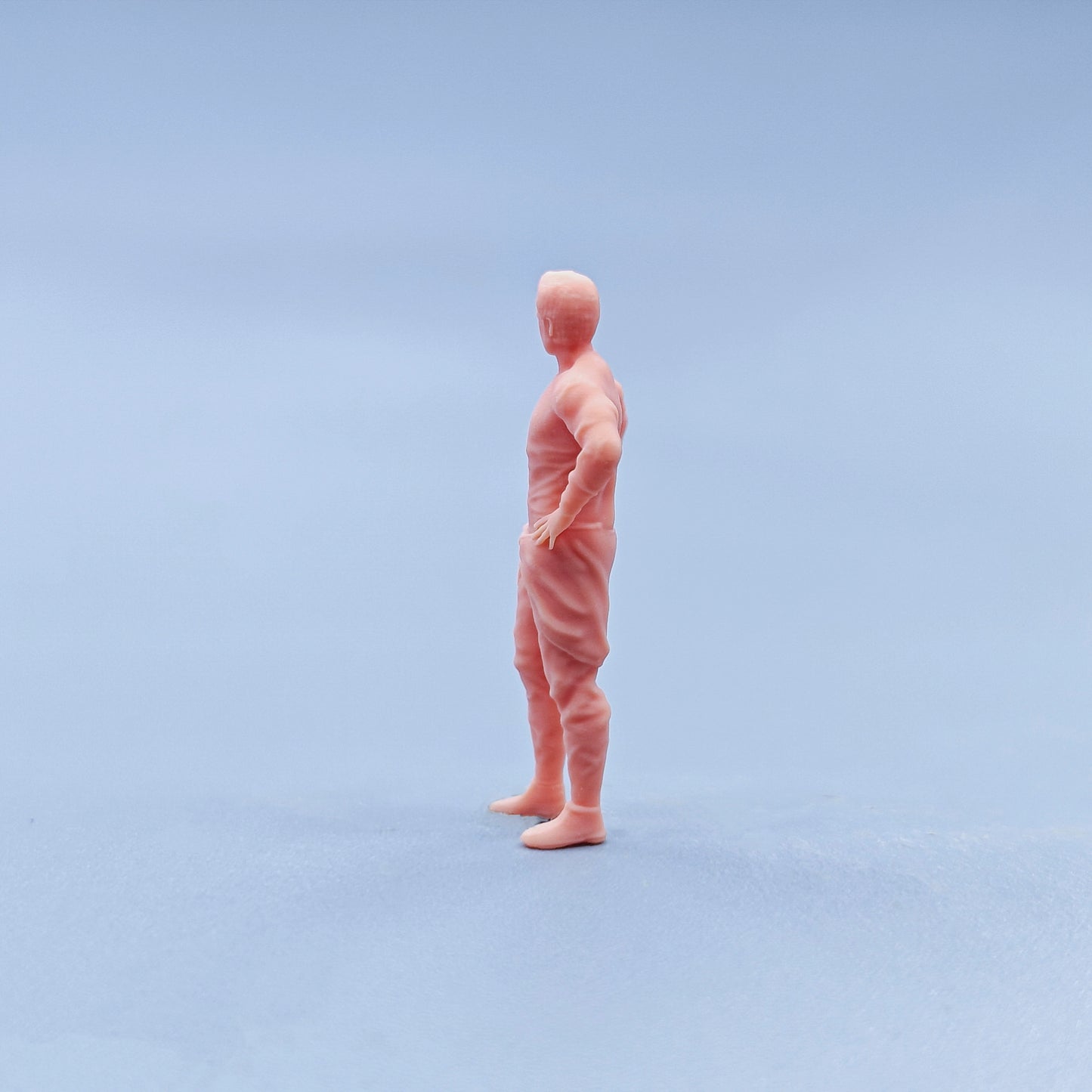 1/64 1/43 Figurines Scale Model Resin A Young Man with Hands on His Waist Uncolored Miniatures Diorama Hand-painted D724