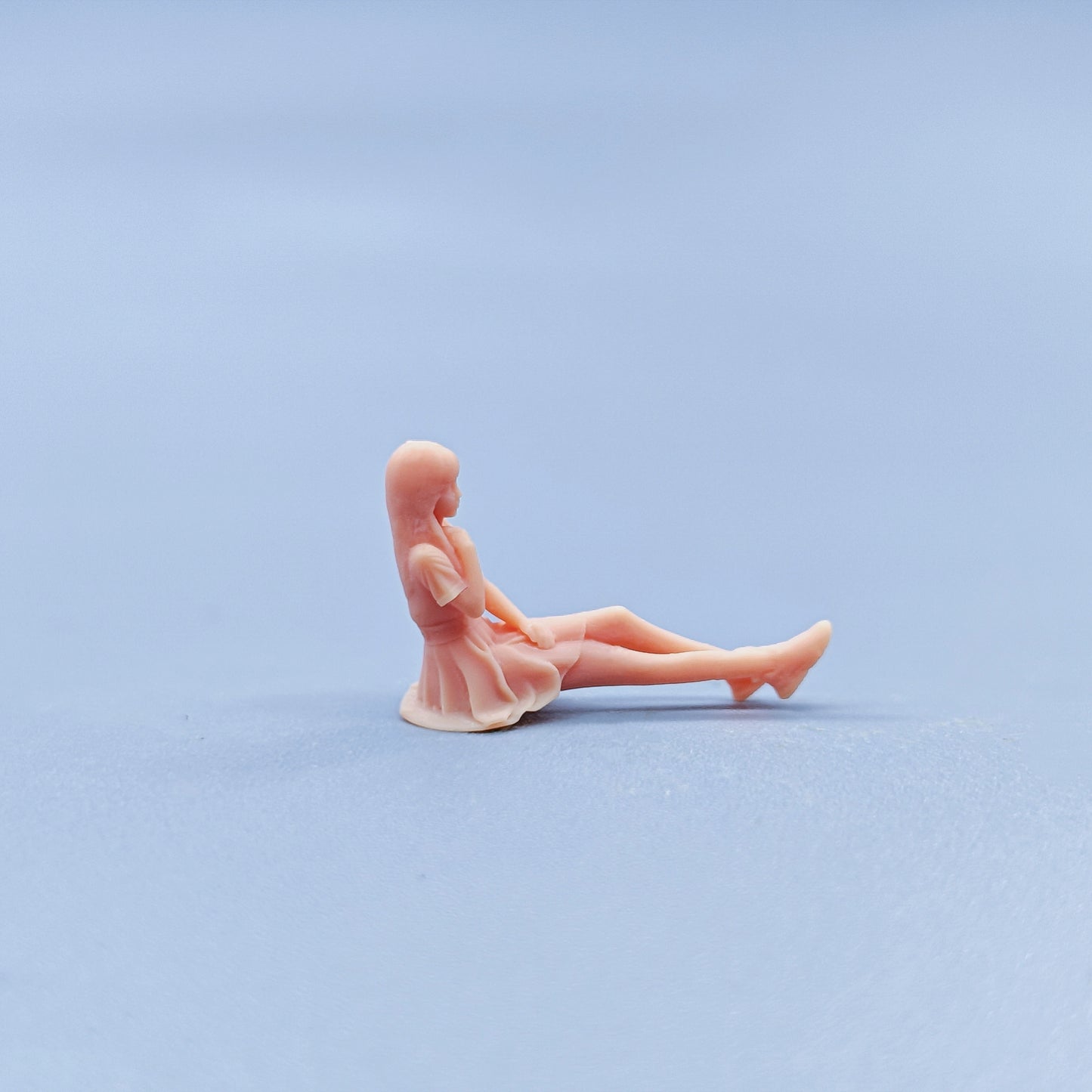 1/64 1/43 Figurines Scale Model Resin JK Girl Sitting on The Stairs Uncolored Miniatures Diorama Hand-painted D621